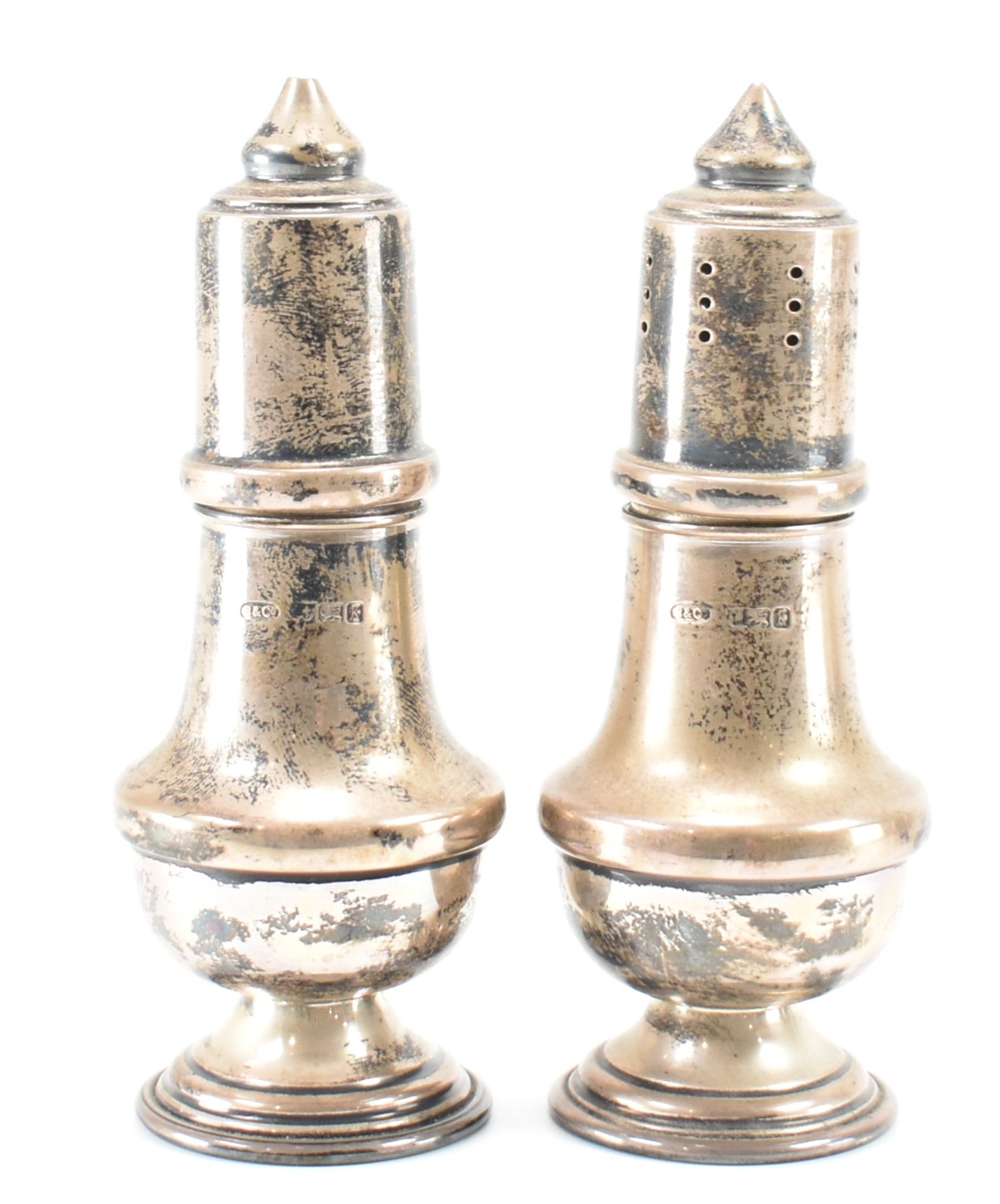 PAIR OF BROADWAY & CO SILVER CRUETS - Bild 2 aus 4