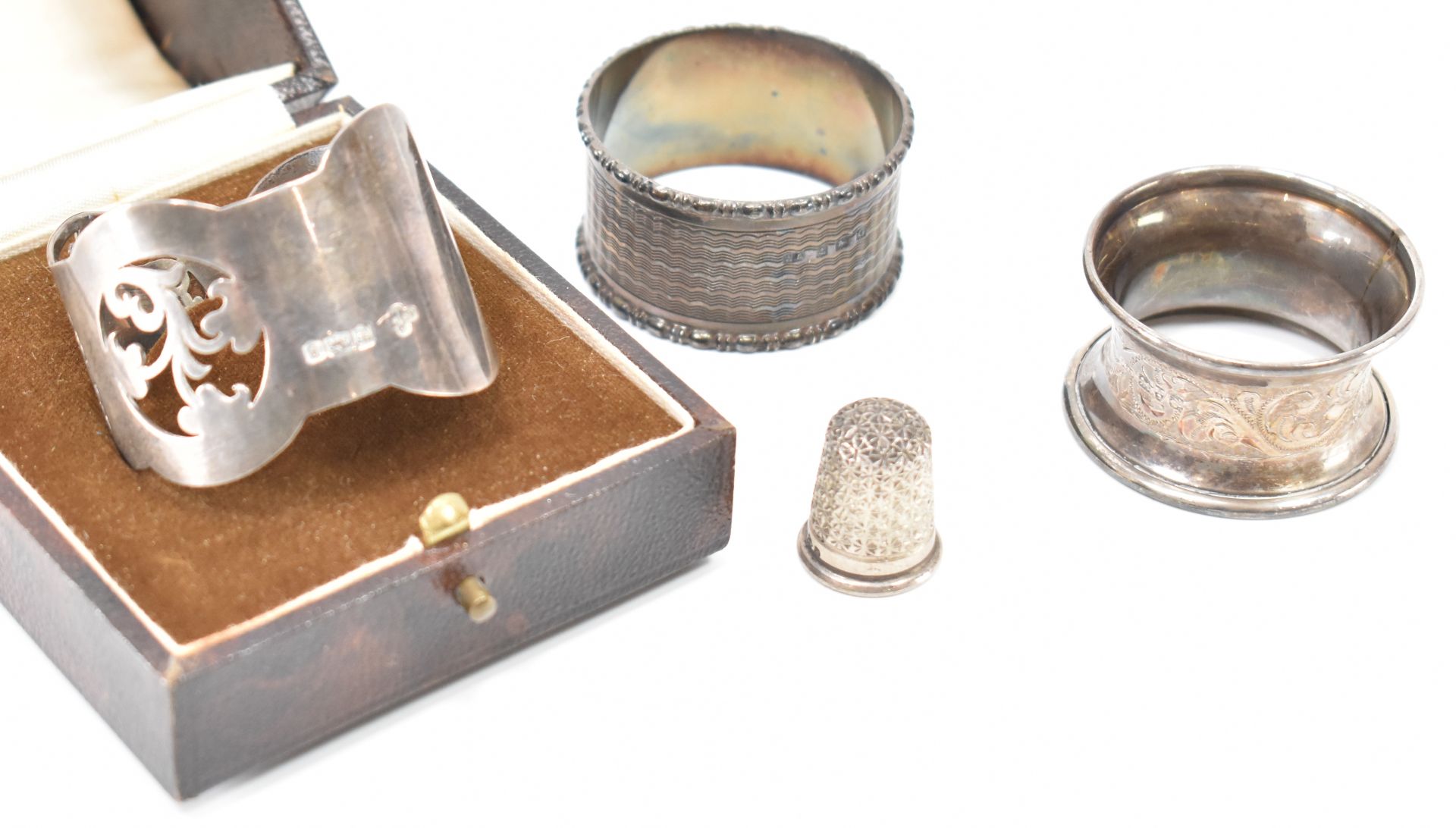 ASSORTMENT OF SILVER NAPKIN RINGS & THIMBLE - Image 4 of 4