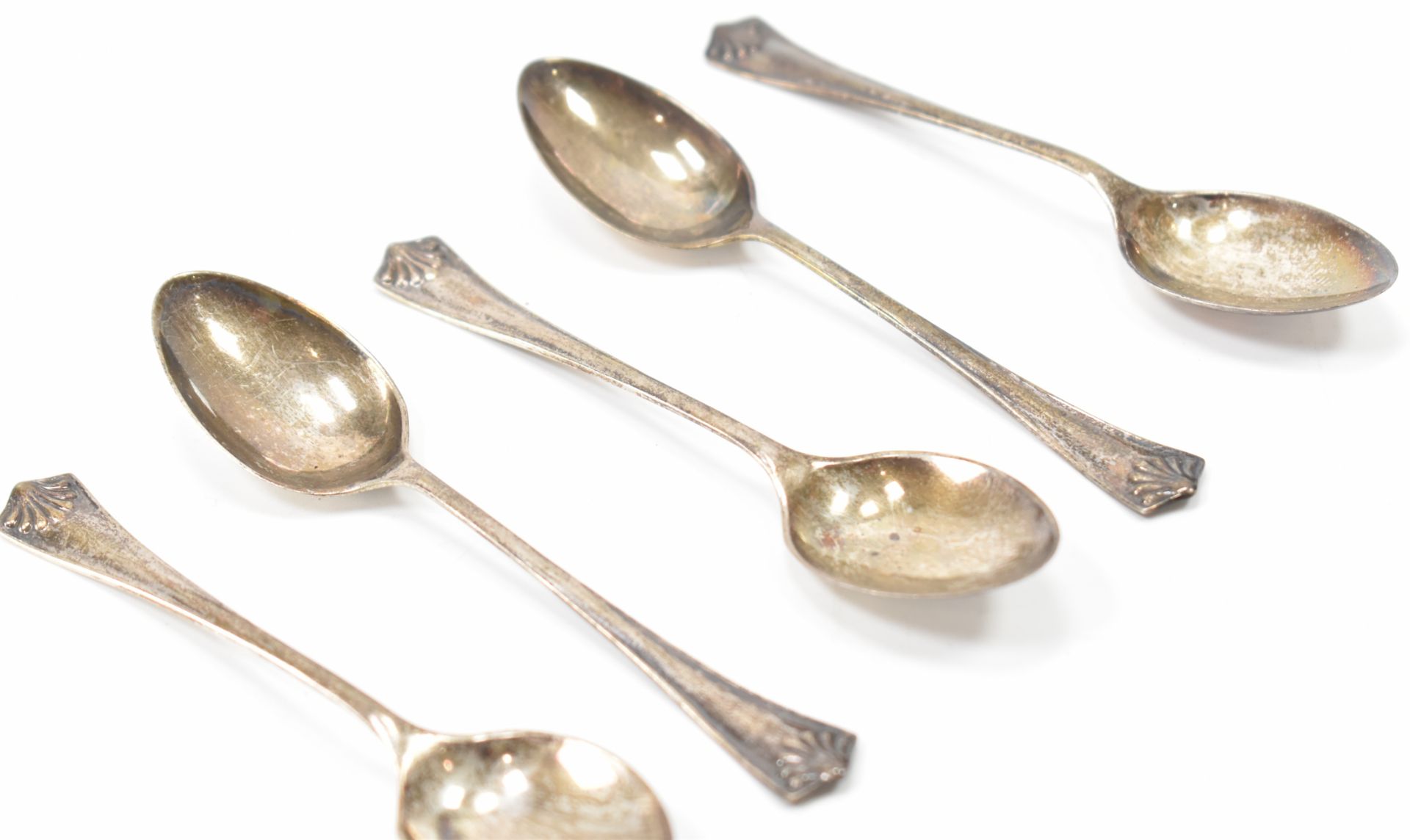 FIVE 1930S SILVER HALLMARKED TEASPOONS - Image 2 of 4