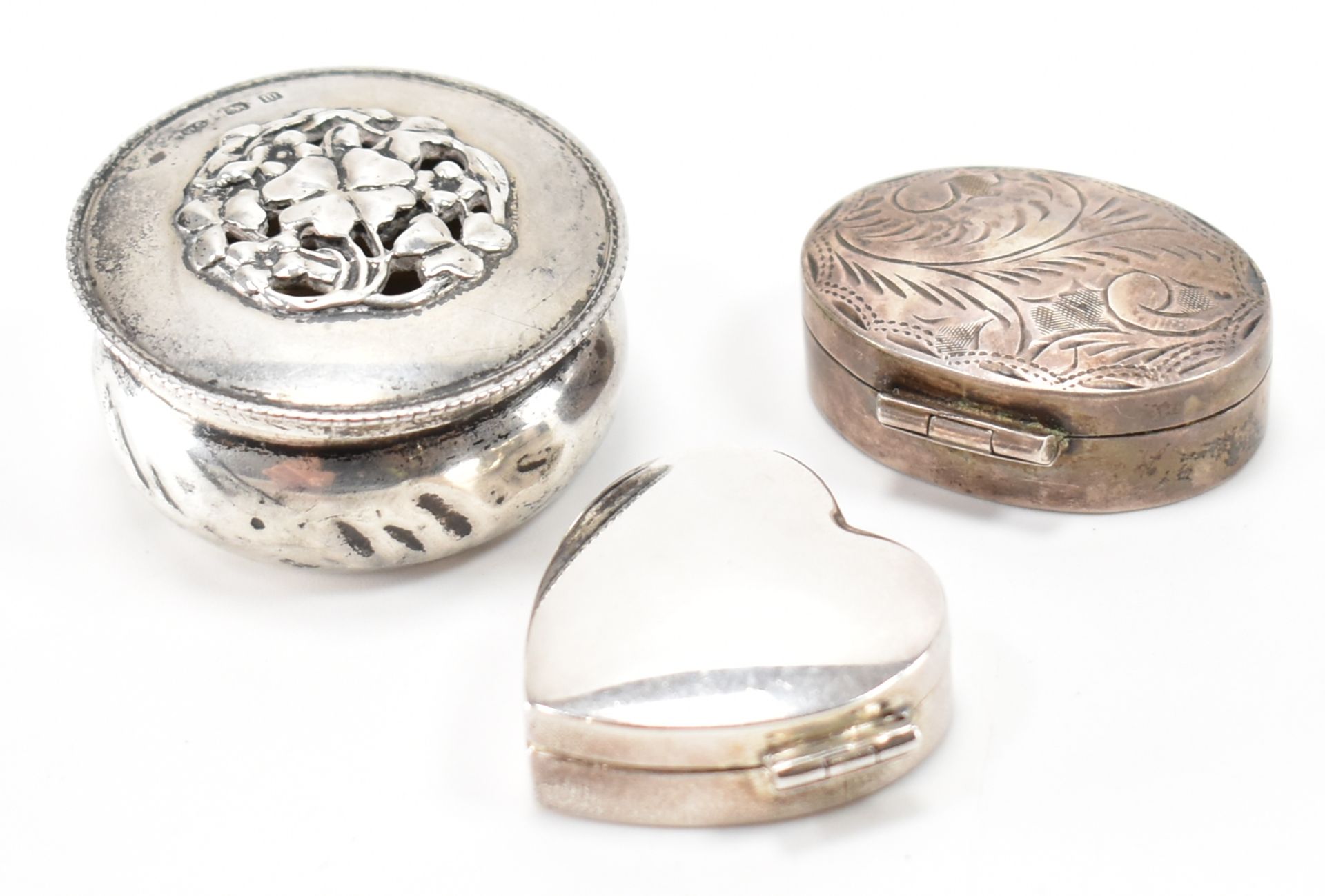 THREE HALLMARKED SILVER LIDDED TRINKET BOXES - Image 2 of 6