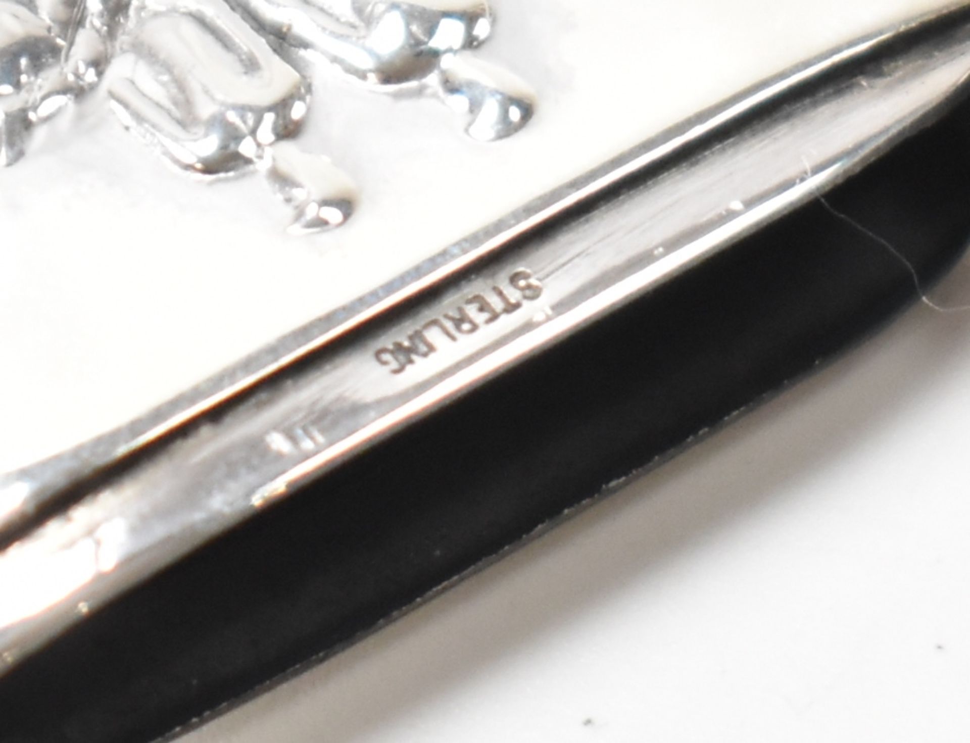 STERLING SILVER EMBOSSED VESTA CASE - Image 3 of 4