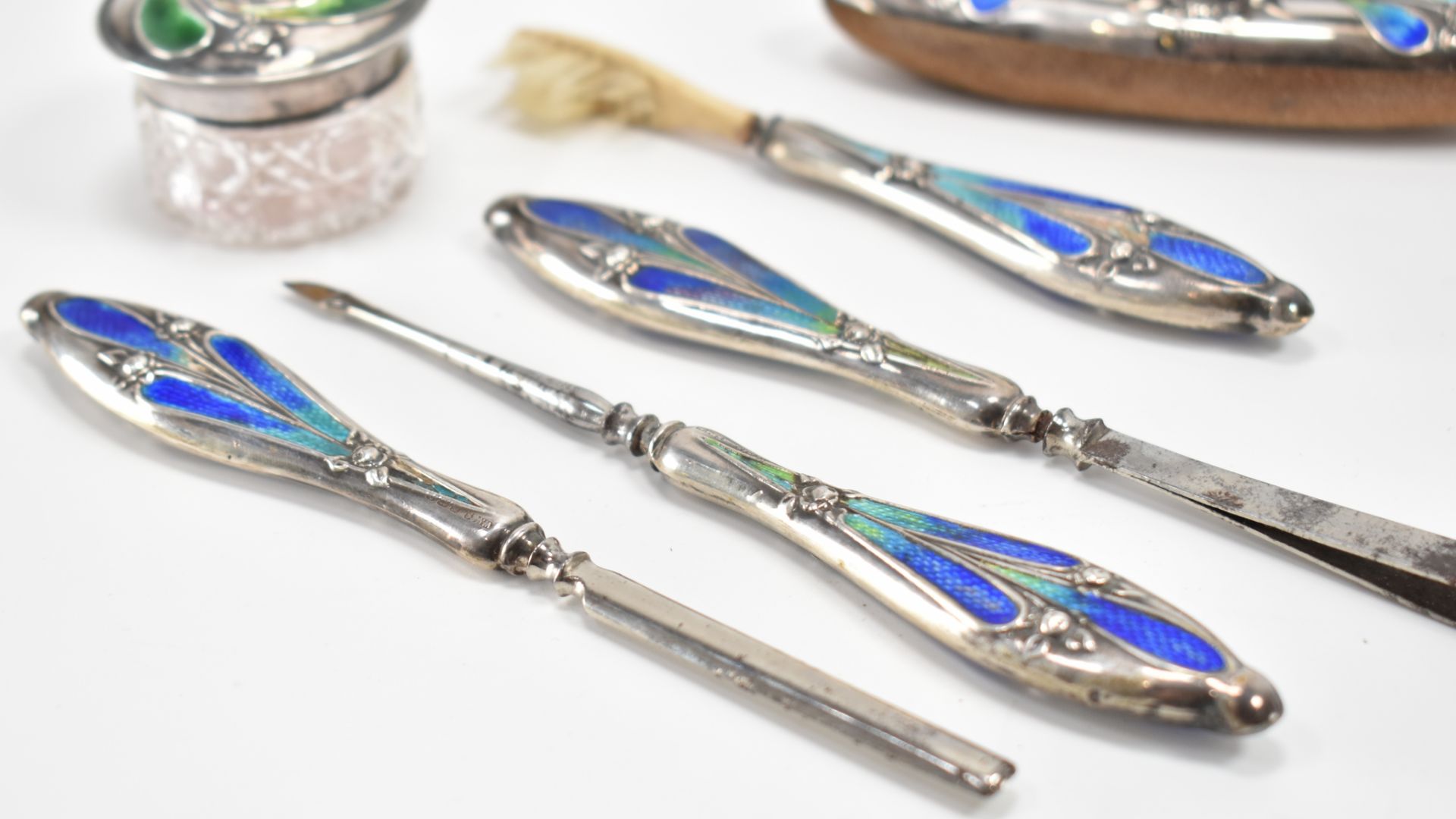 EDWARDIAN ANTIQUE SILVER & ENAMEL VANITY SET - Image 5 of 8