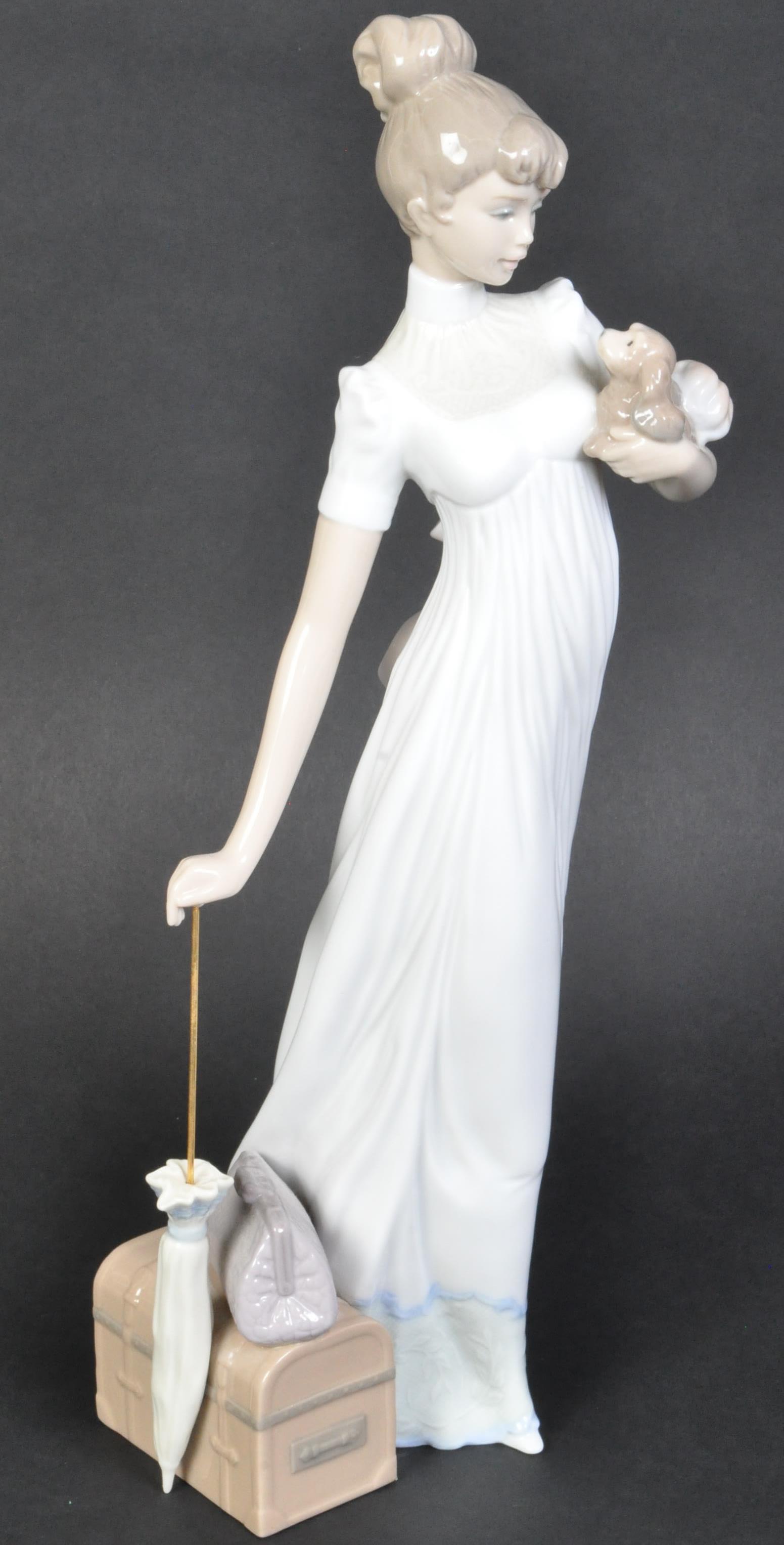 LLADRO - TRAVELLING COMPANIONS - VINTAGE PORCELAIN FIGURE