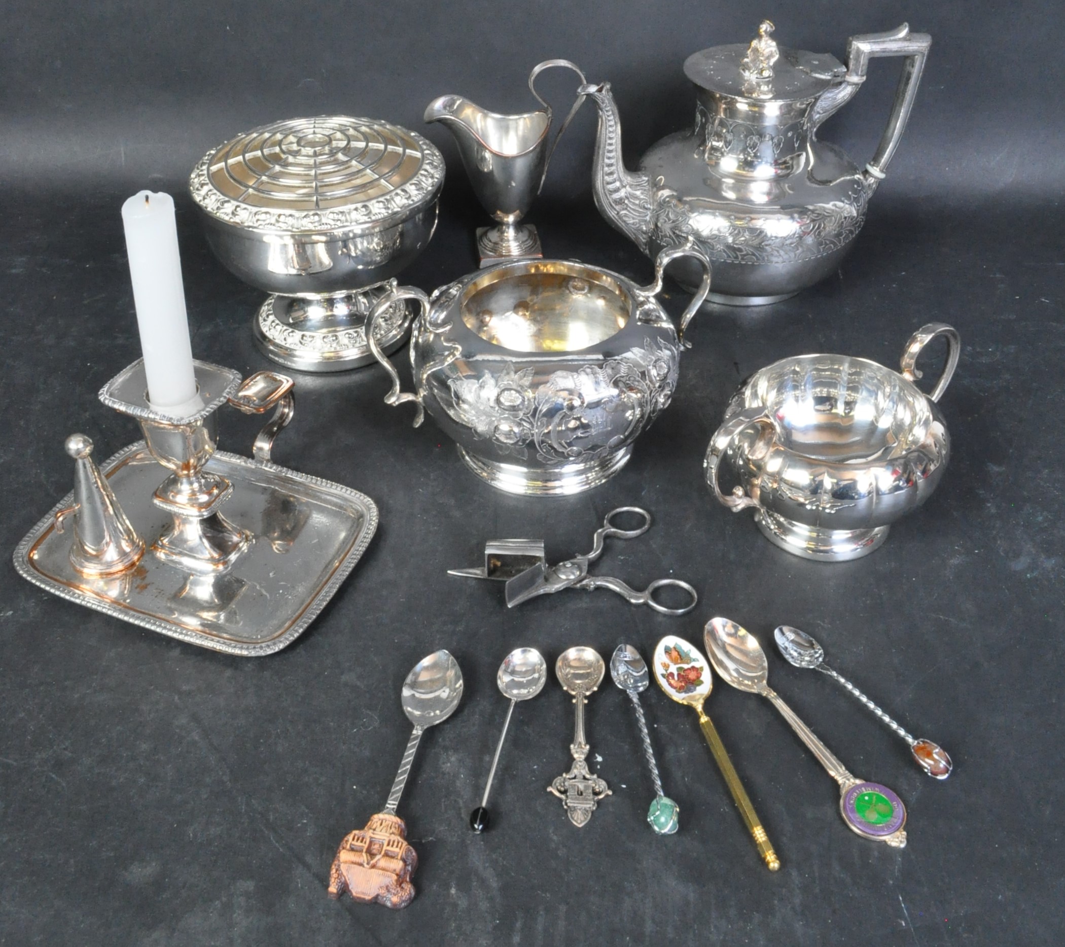 COLLECTION OF VINTAGE SILVER PLATED ITEMS