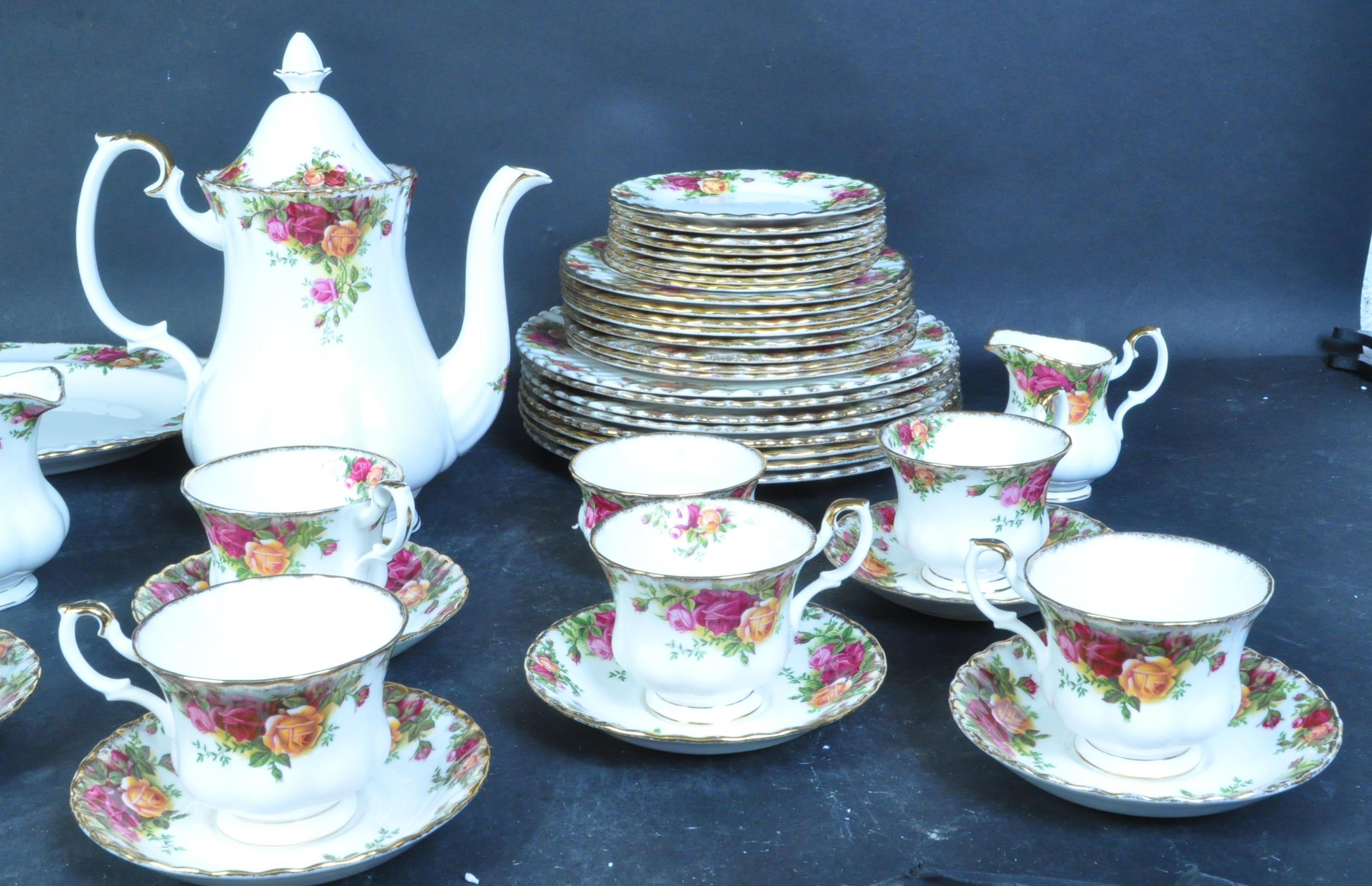 COLLECTION OF ROYAL ALBERT OLD COUNTY ROSES STYLE - Image 4 of 6