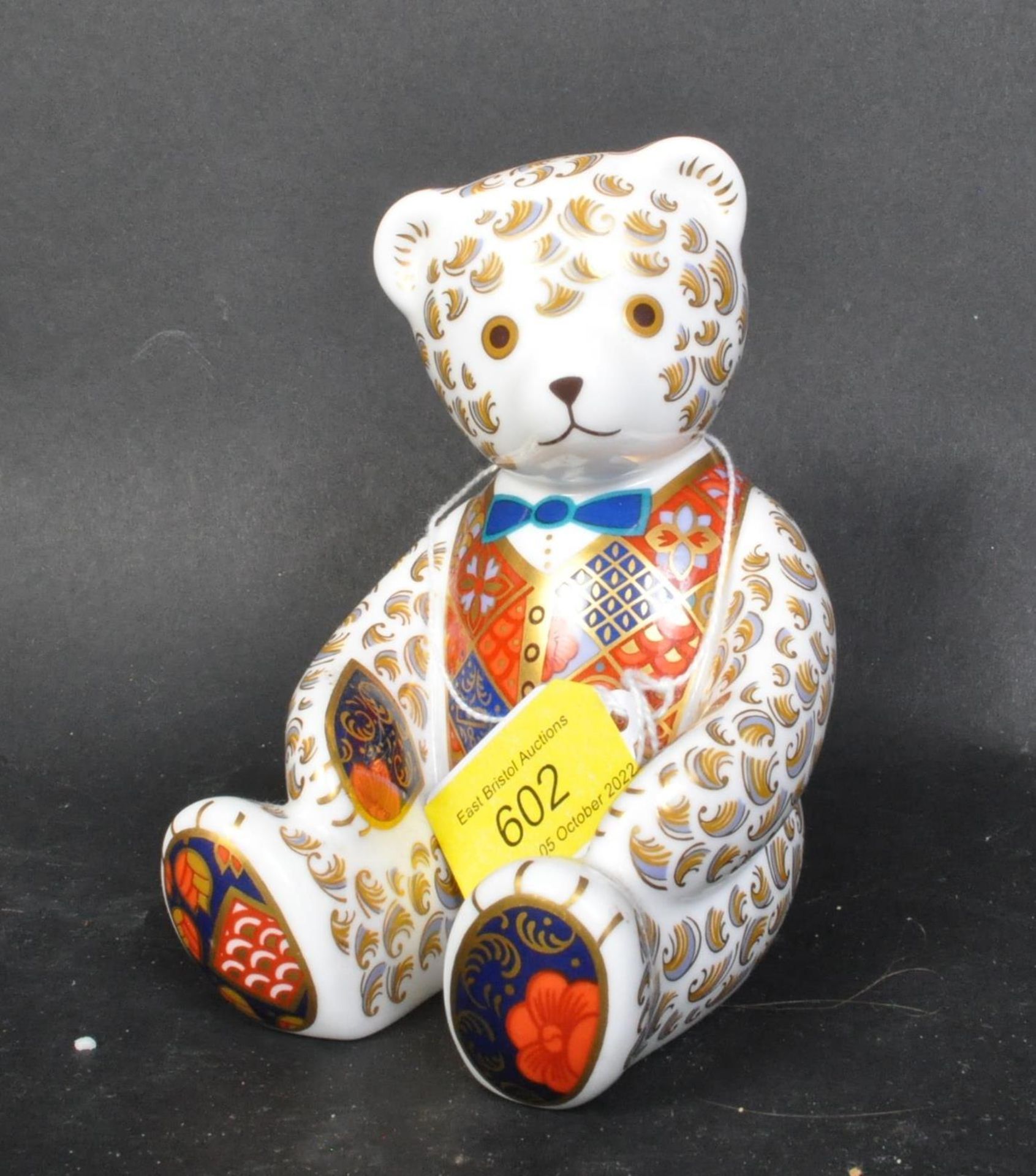 ENGLISH ROYAL CROWN DERBY - TEDDY BEAR