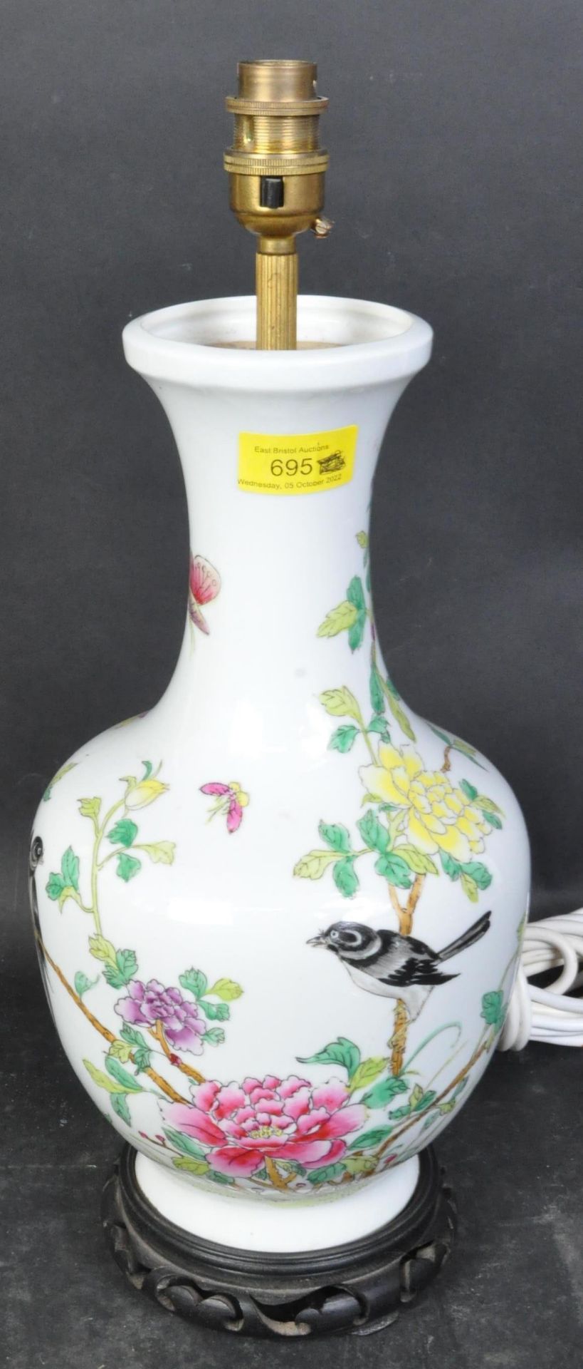 20TH CENTURY CHINESE REPUBLIC PERIOD PORCELAIN LAMP BASE