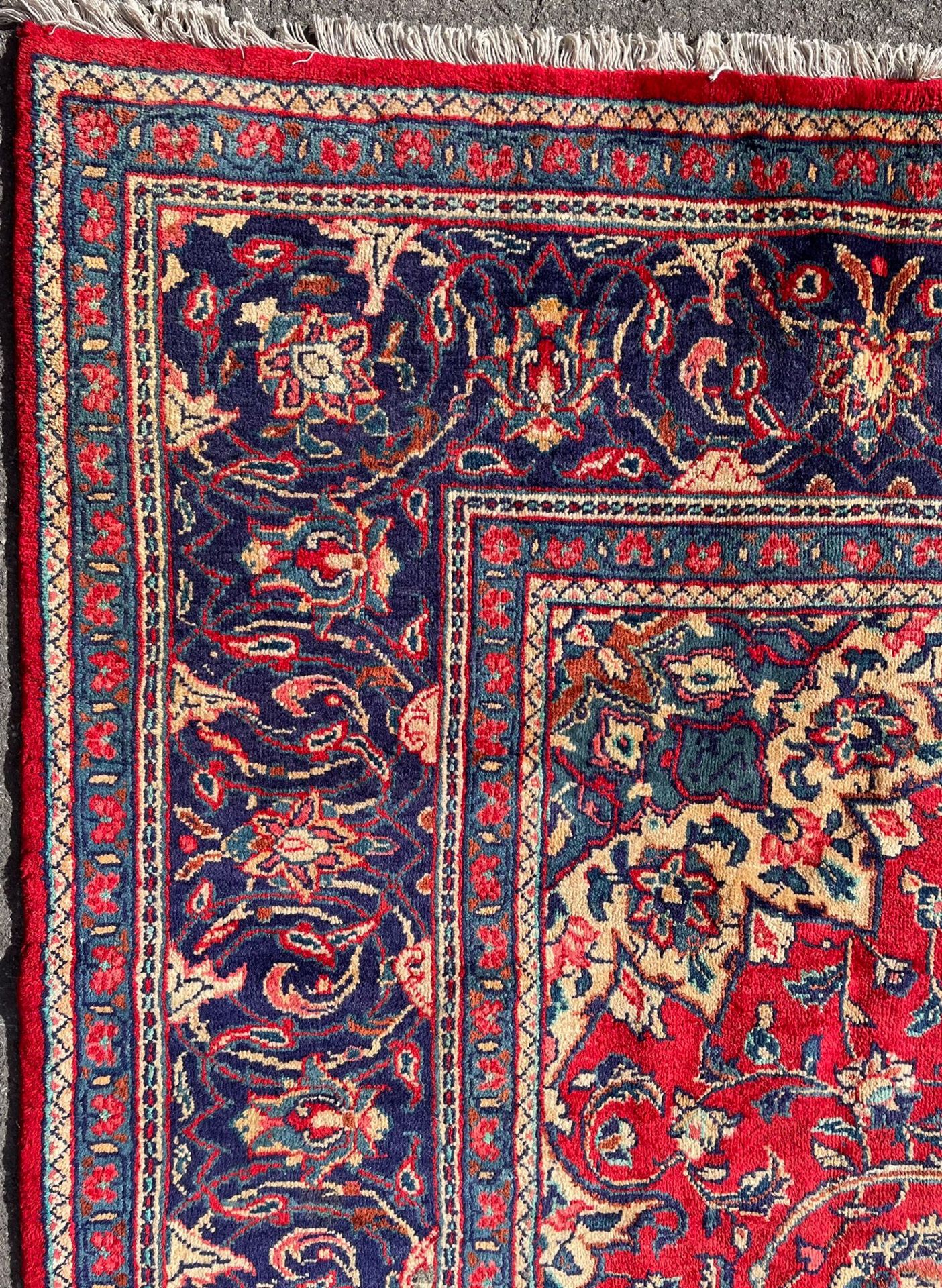 AN EARLY 20TH CENTURY PERSIAN ISLAMIC SAROUK FLOOR CARPET RUG - Bild 3 aus 4
