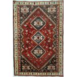 AN EARLY 20TH CENTURY PERSIAN ISLAMIC QASHQAI FLOOR CARPET RUG