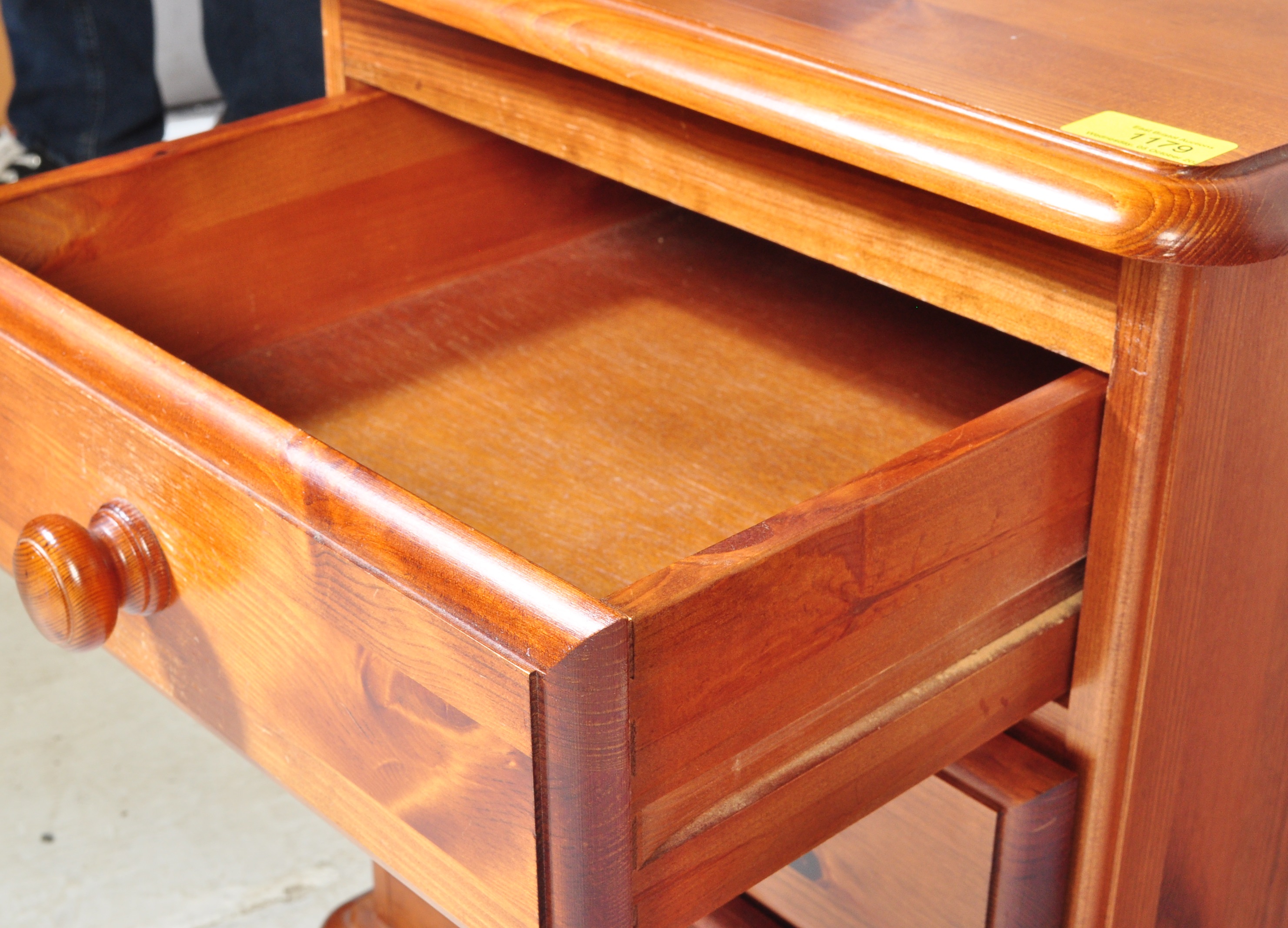 PAIR OF 20TH CENTURY PINE BEDSIDE CABINETS - Image 3 of 5