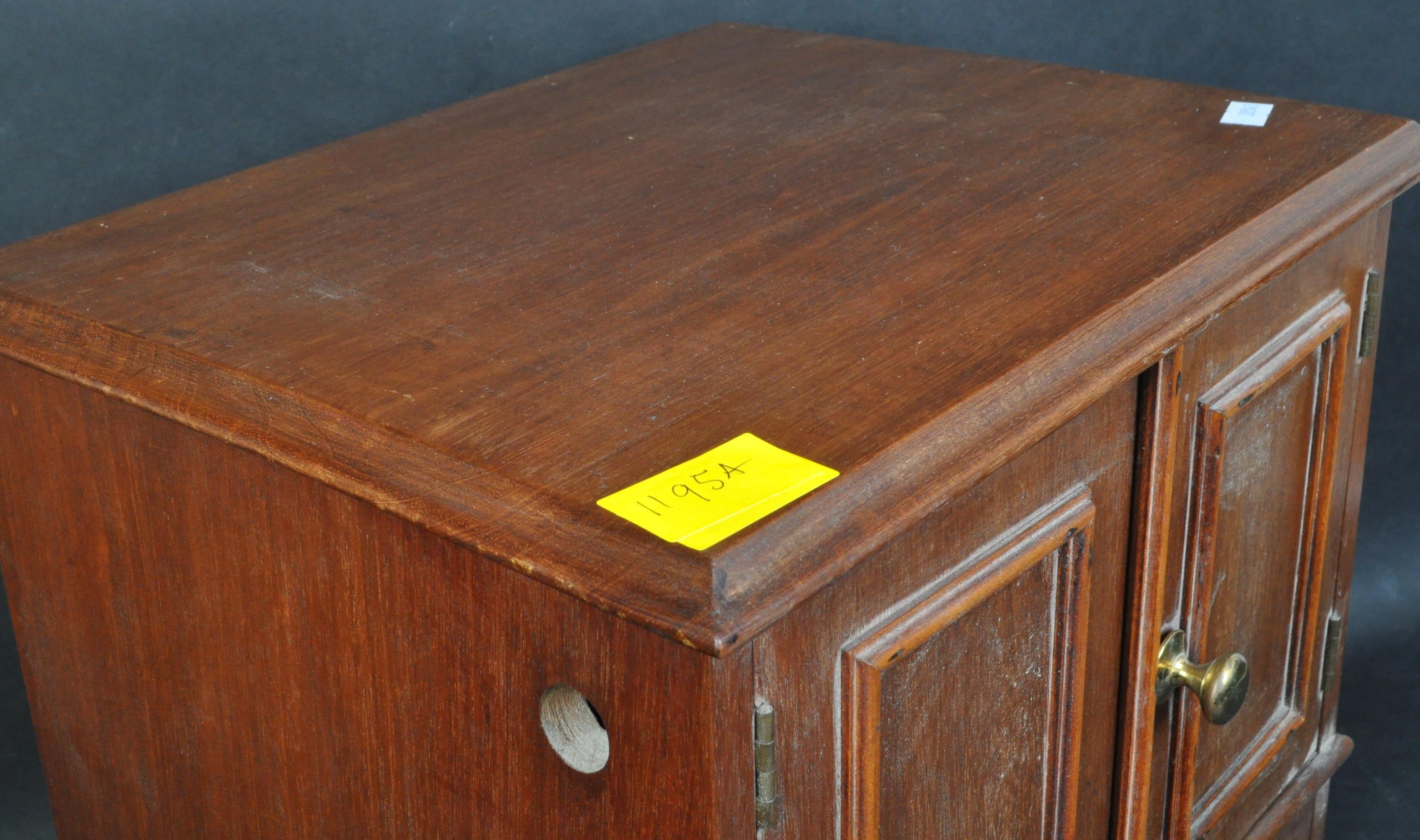 VINTAGE RETRO 1940S WOODEN RADIO BOX / MUSICAL CABINET - Image 3 of 10