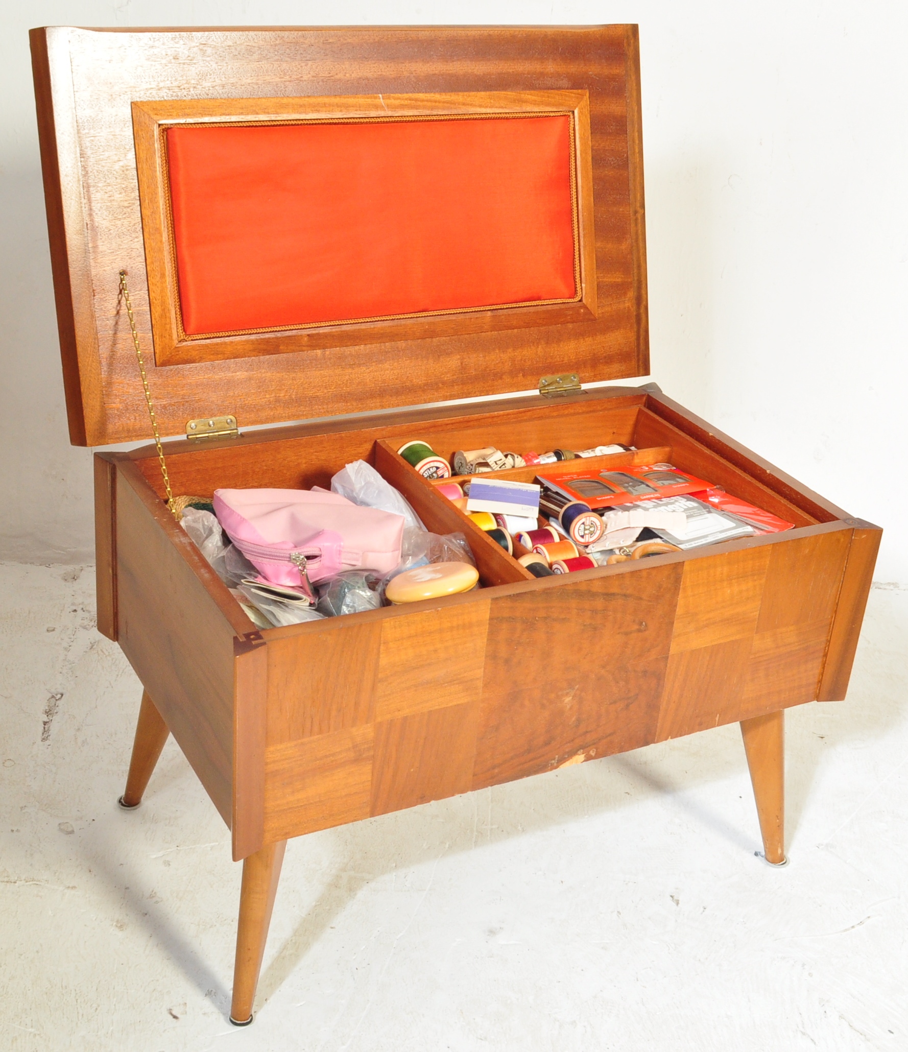 VINTAGE RETRO TEAK VENEER SEWING TABLE CHEST - Image 4 of 5