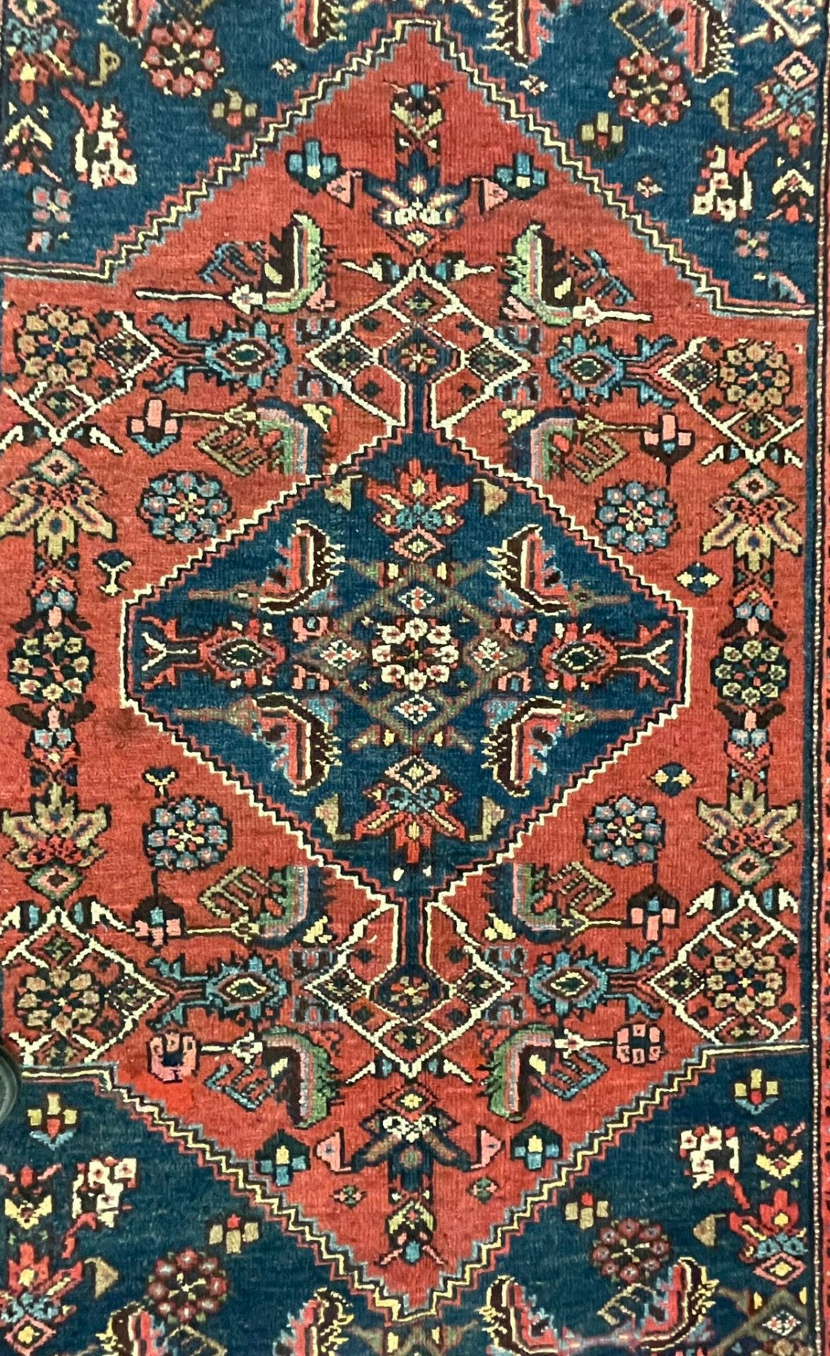 AN EARLY 20TH CENTURY PERSIAN ISLAMIC HERIZ FLOOR CARPET RUG - Bild 2 aus 4