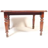 19TH CENTURY MAHOGANY EXTENDING DINING TABLE