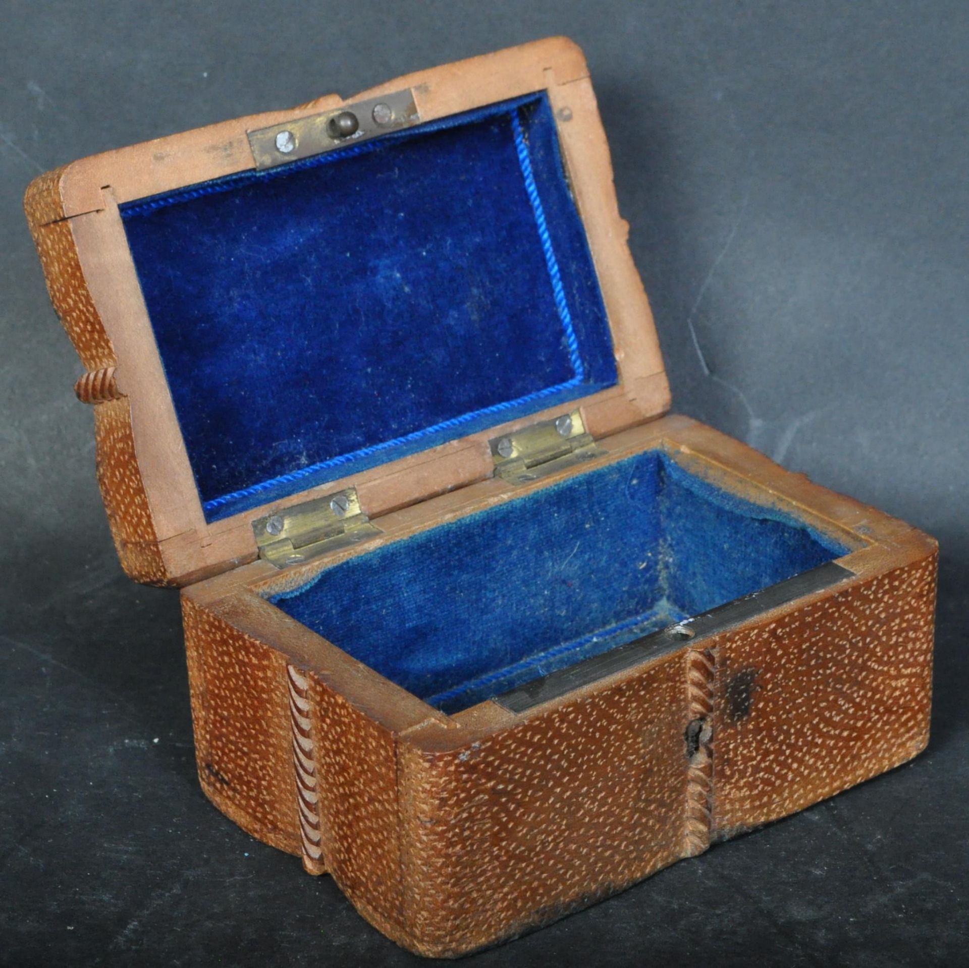 EARLY 20TH CENTURY BURR WALNUT SARCOPHOGUS CASKET - Image 10 of 10