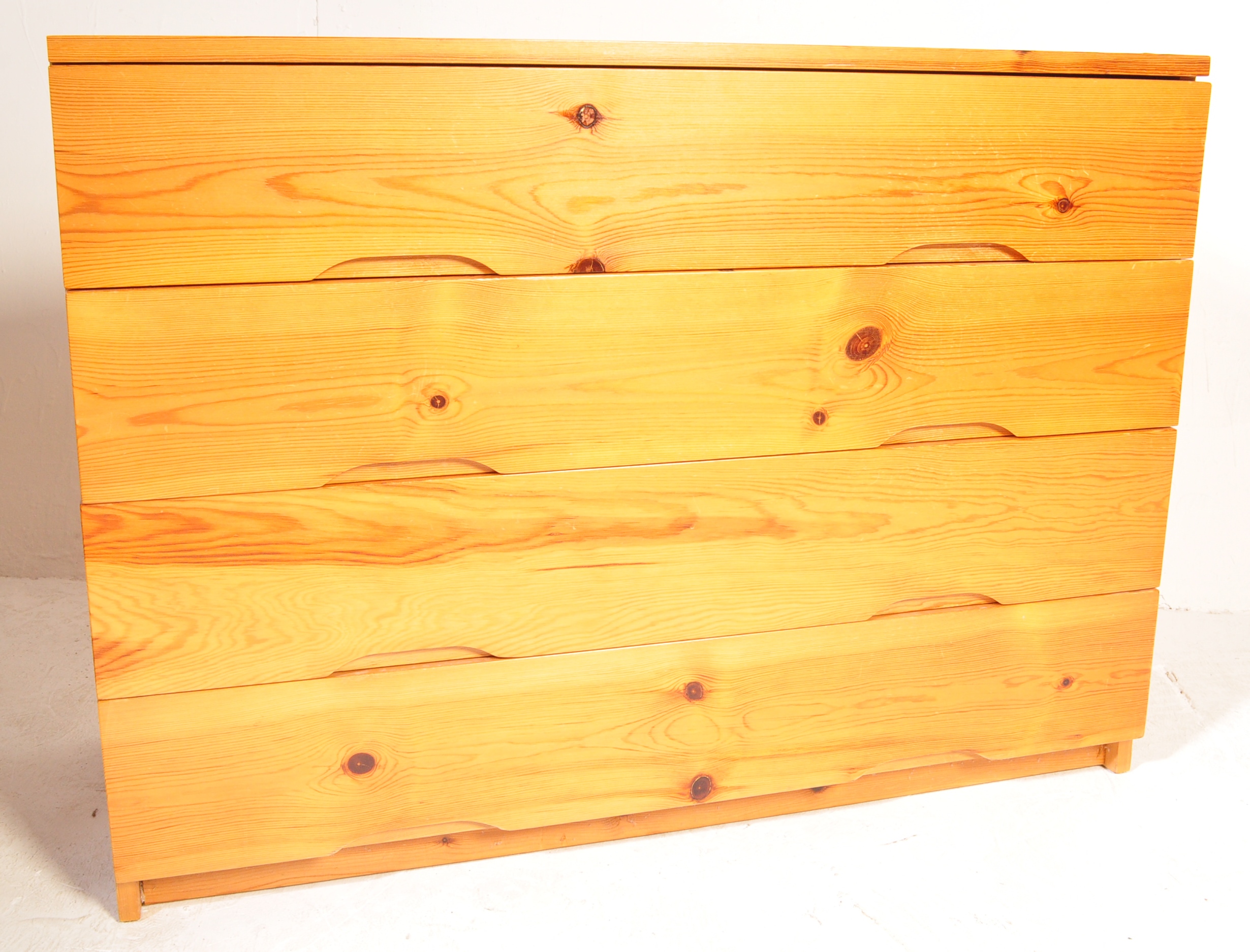 20TH CENTURY CONTEMPORARY MINIMALIST PINE CHEST OF DRAWERS - Image 2 of 5