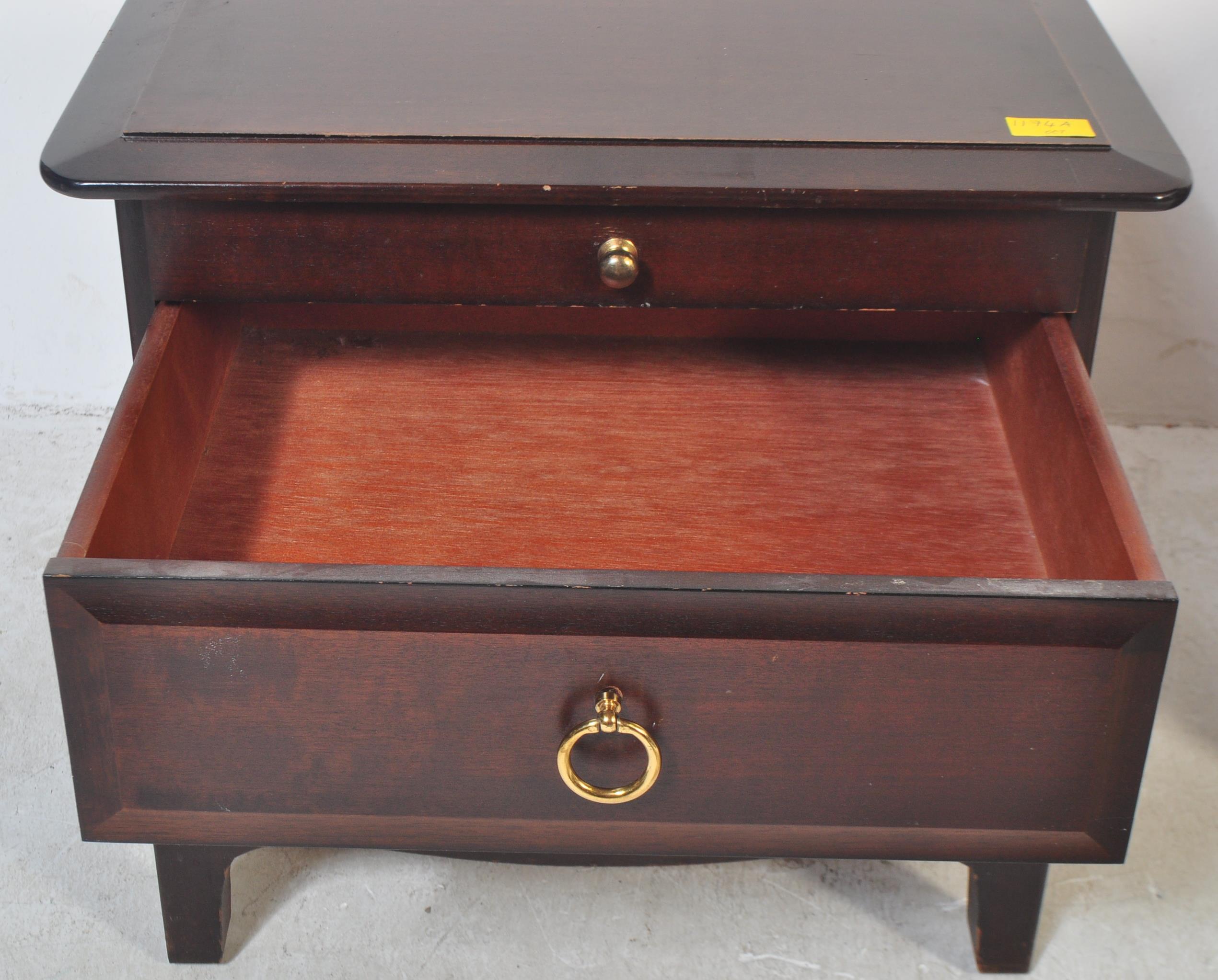 PAIR OF STAG MAHOGANY MINSTREL PATTERN BEDSIDE CHESTS - Image 4 of 5