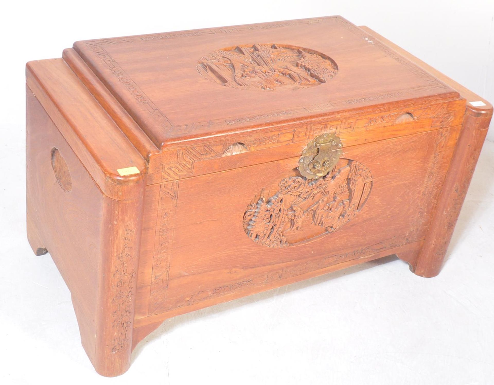 MID 20TH CENTURY CHINESE ORIENTAL CAMPHOR WOOD CHEST - Image 2 of 5