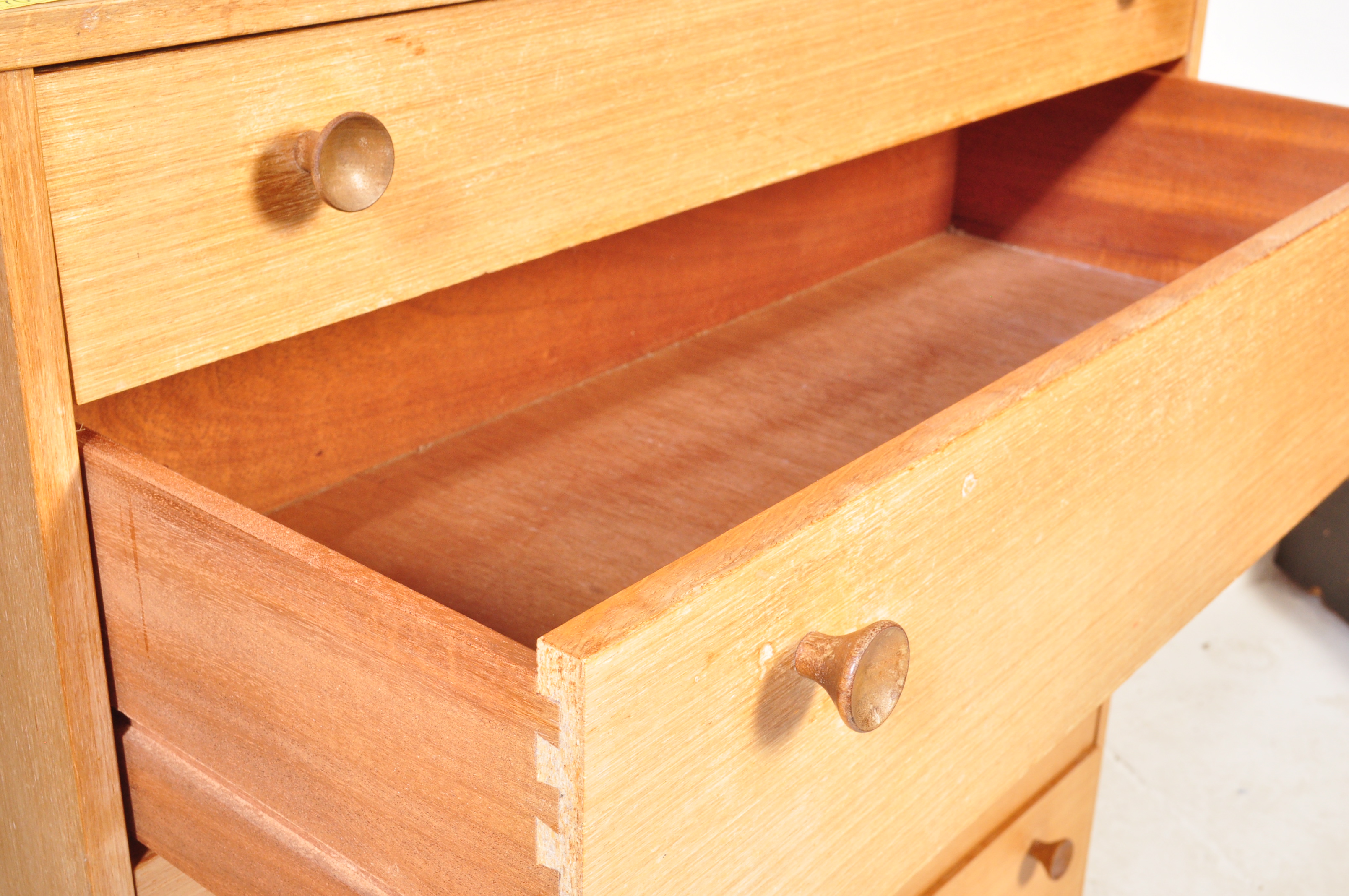 MID CENTURY AVALON TEAK CHEST OF DRAWERS - Image 4 of 5