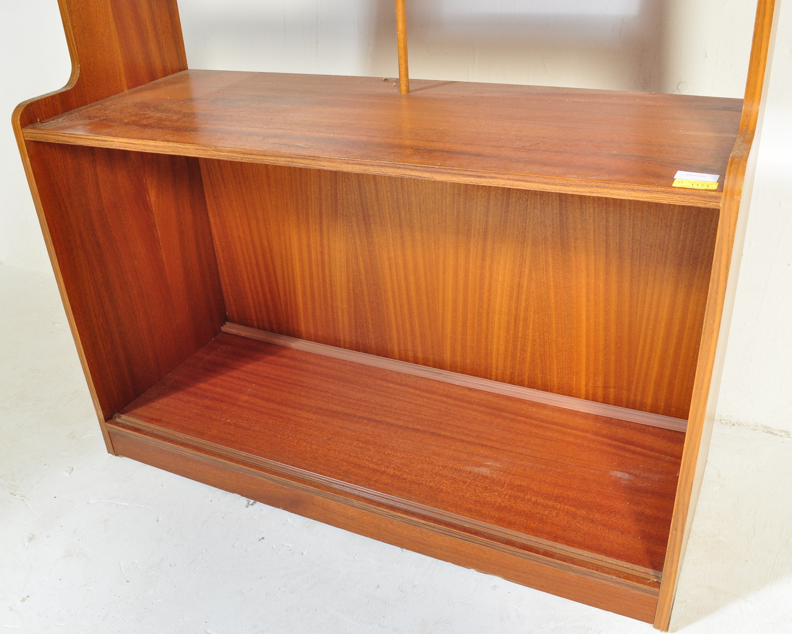 MID 20TH CENTURY TEAK WALL CABINET - Image 5 of 5