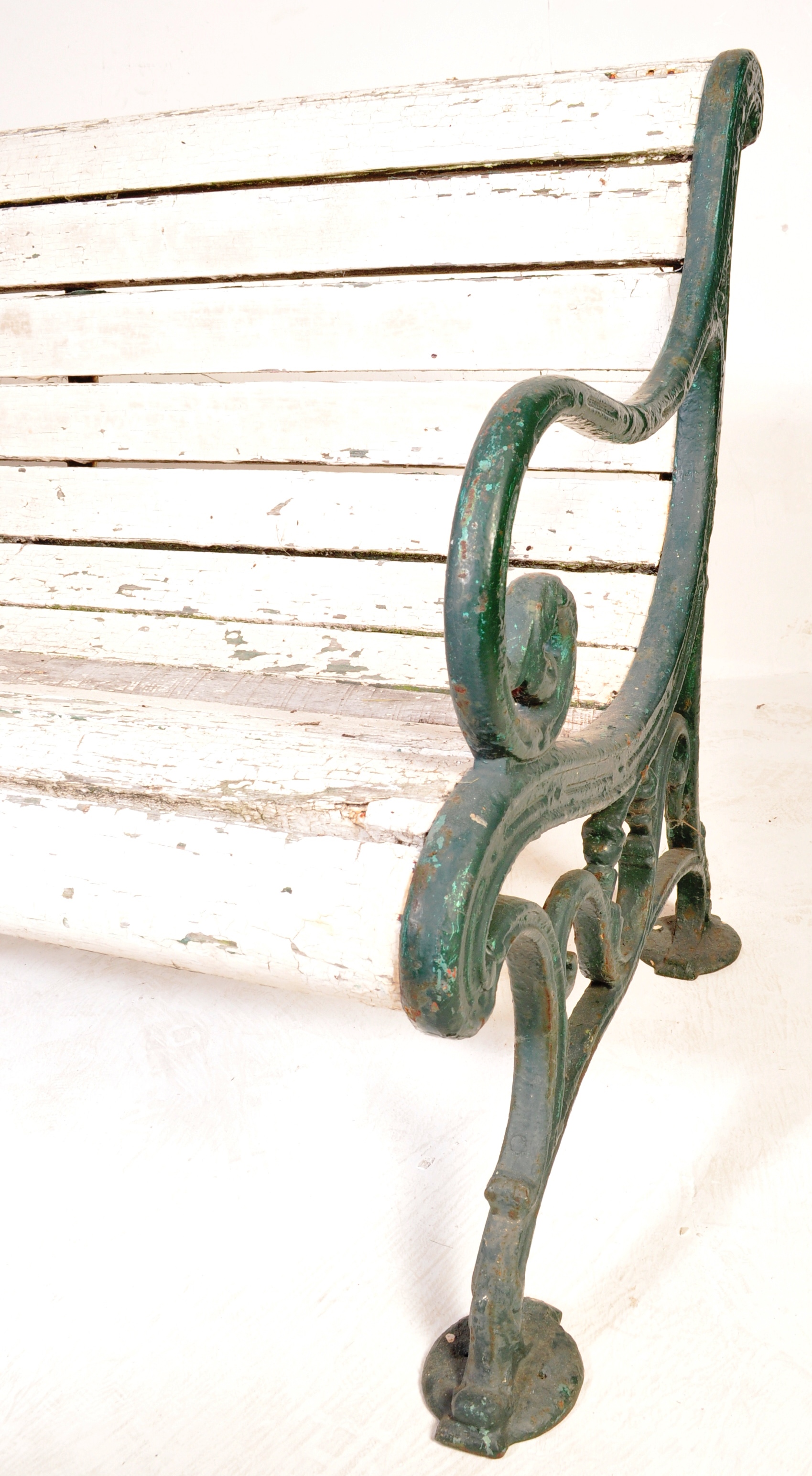 20TH CENTURY WOODEN & IRON GARDEN BENCH - Image 4 of 5