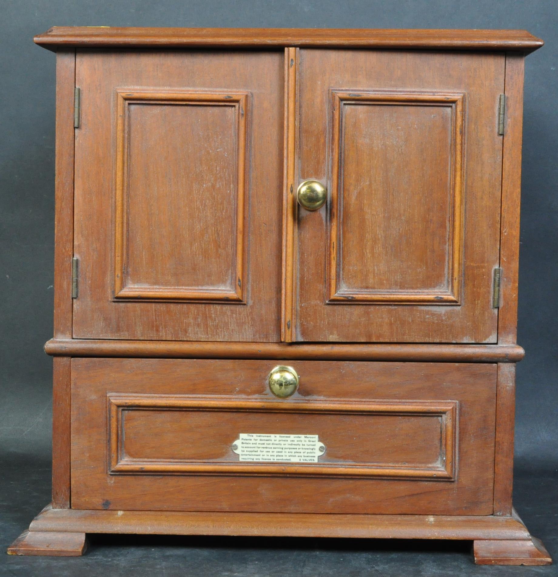 VINTAGE RETRO 1940S WOODEN RADIO BOX / MUSICAL CABINET