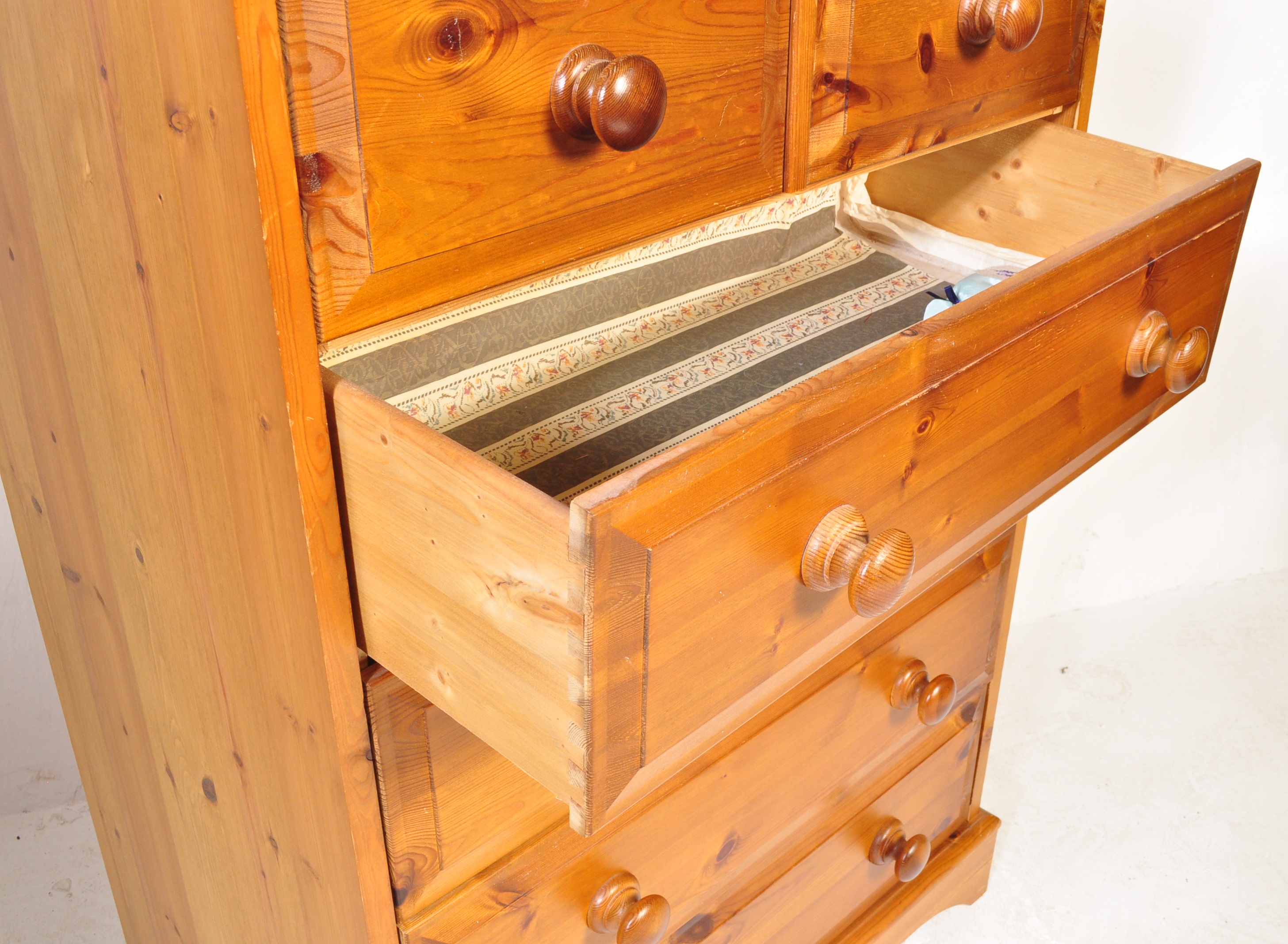 20TH CENTURY PINE CHEST OF DRAWERS - Image 3 of 5