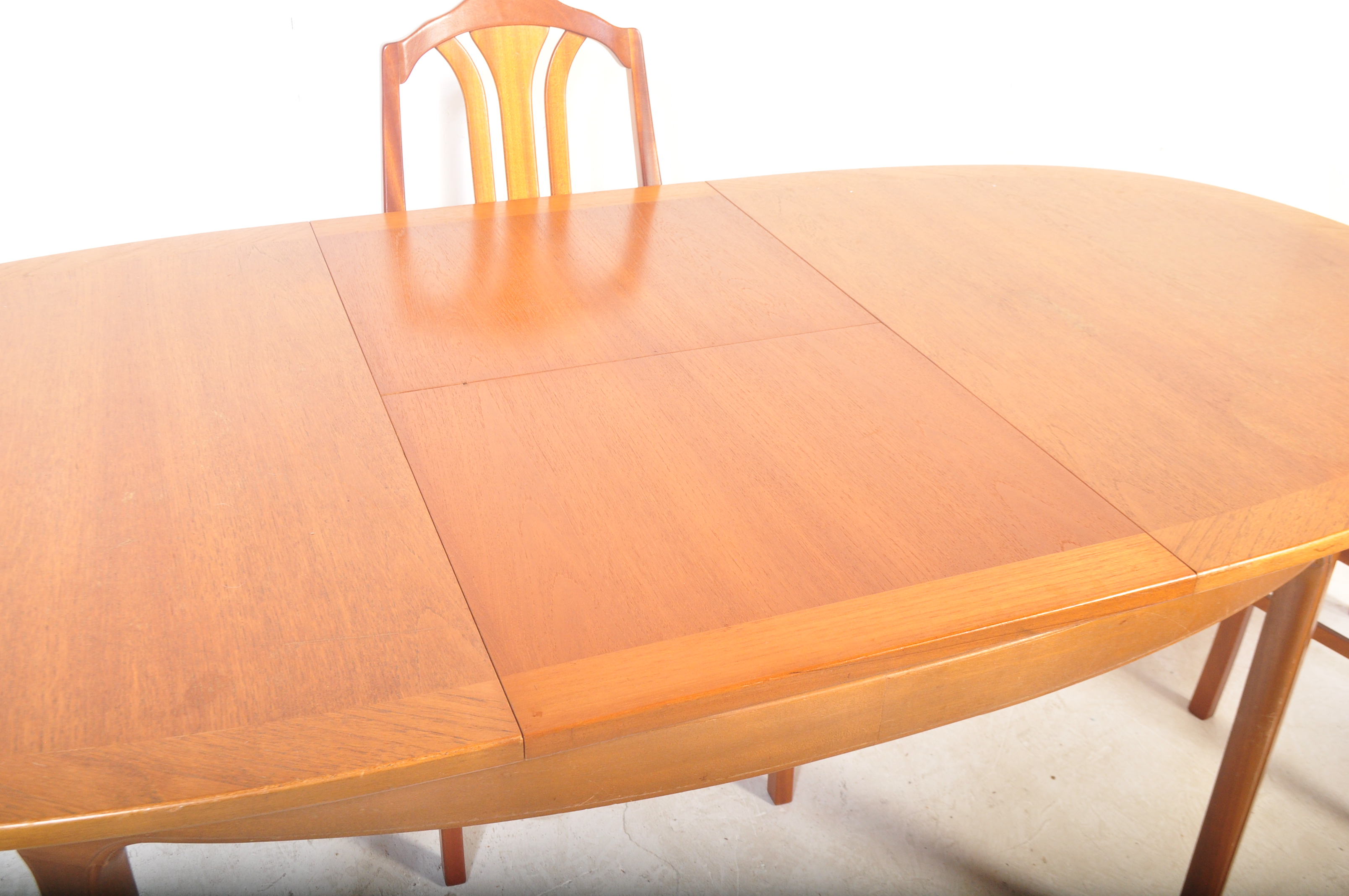 MID CENTURY TEAK NATHAN FURNITURE TABLE WITH SIX CHAIRS - Bild 4 aus 6