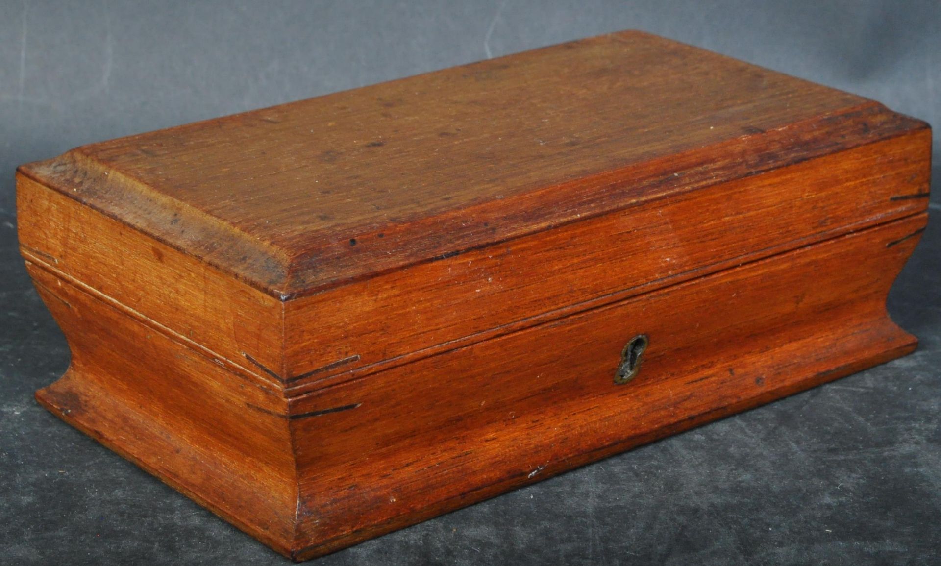 EARLY 20TH CENTURY BURR WALNUT SARCOPHOGUS CASKET - Image 5 of 10