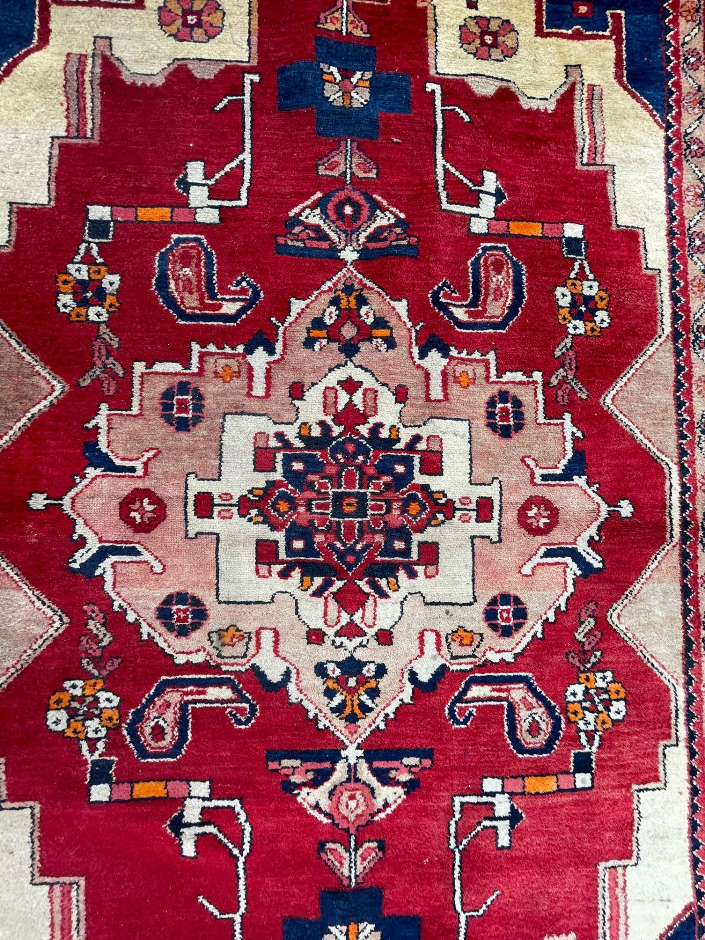 VINTAGE 20TH CENTURY PERSIAN ISLAMIC HAMADAN FLOOR RUG - Image 2 of 4