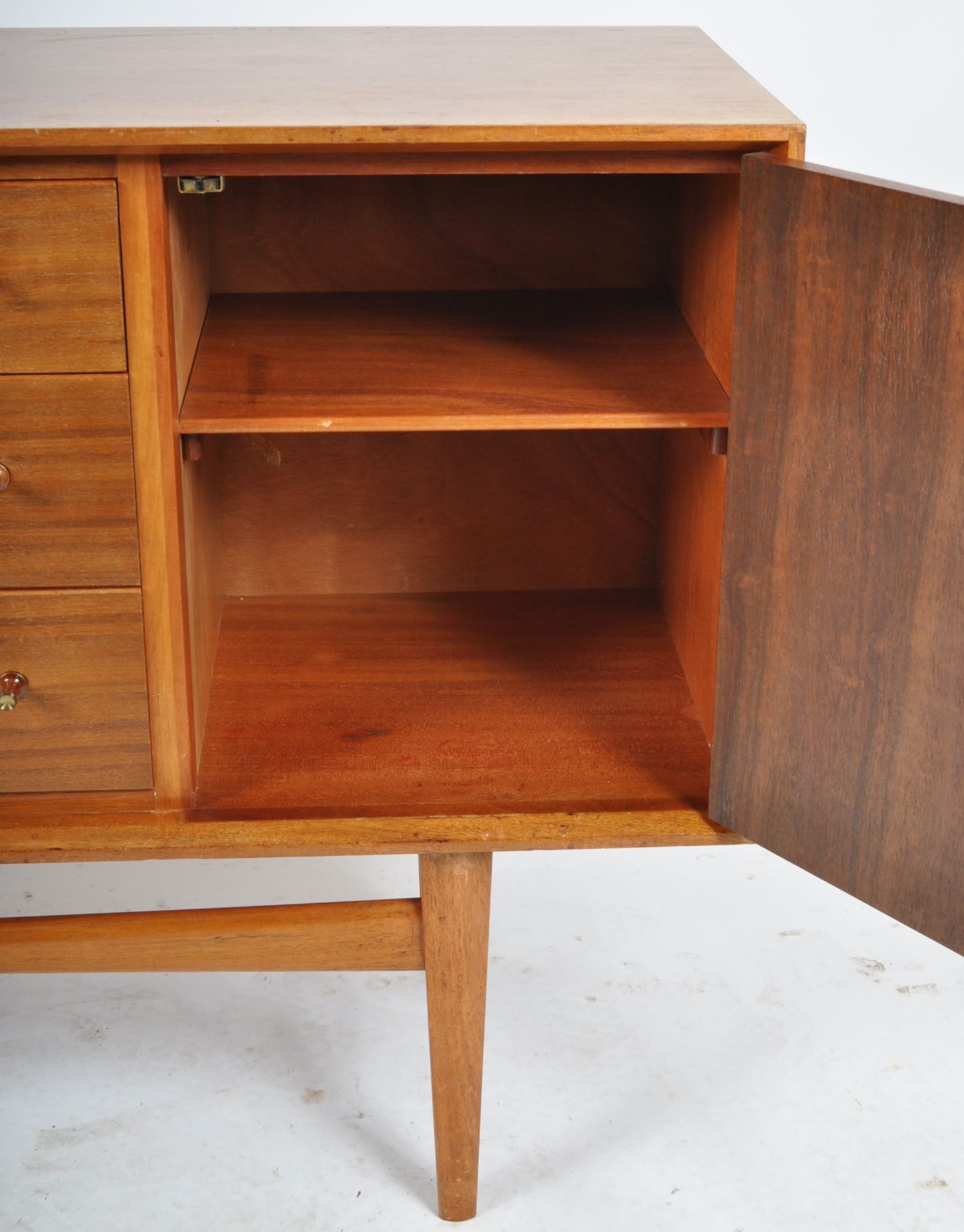 GORDON RUSSELL - MID CENTURY TEAK SIDEBOARD - Bild 4 aus 11