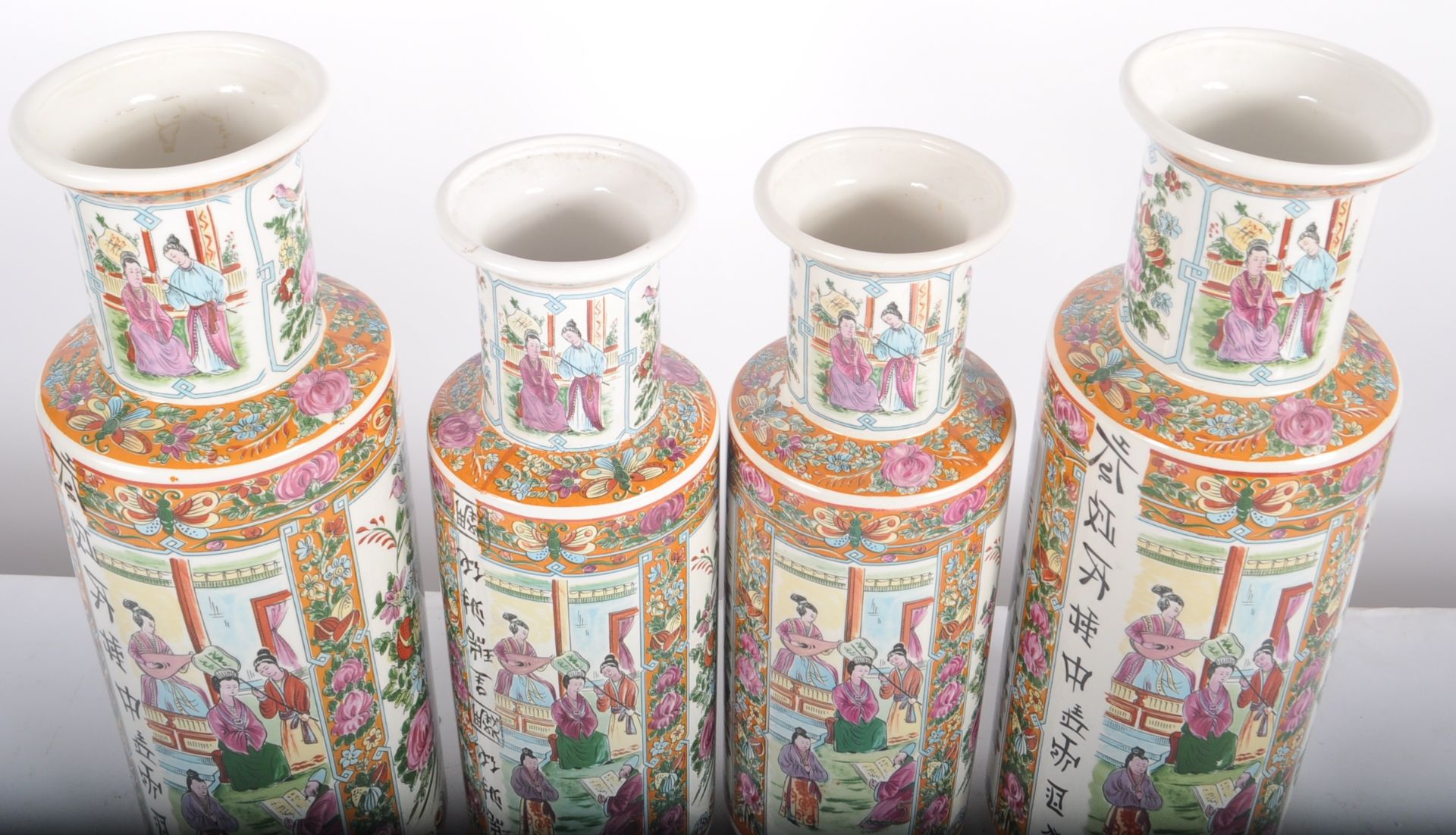 MATCHING SET OF FOUR CHINESE FAMILLE ROSE VASES - Bild 7 aus 11