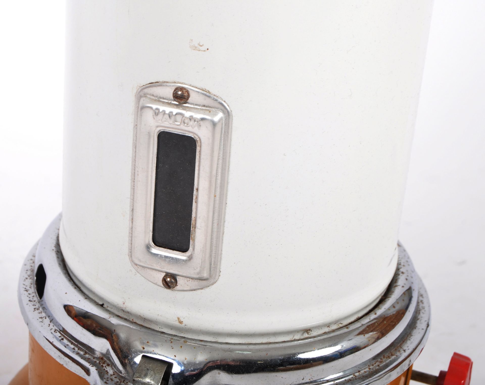 VALOR - MID CENTURY TWO TONE ENAMELED PARAFFIN HEATER - Image 5 of 7