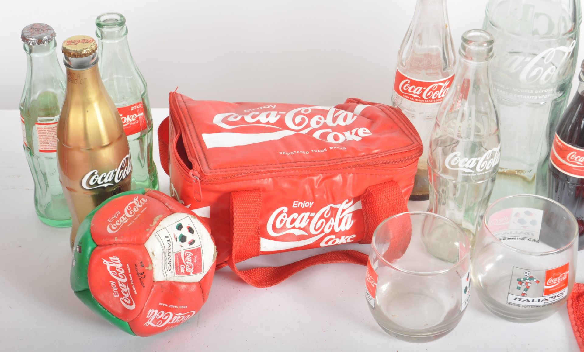 COCA COLA - SELECTION OF VINTAGE MERCHANDISE & ADVERTISING - Image 6 of 20