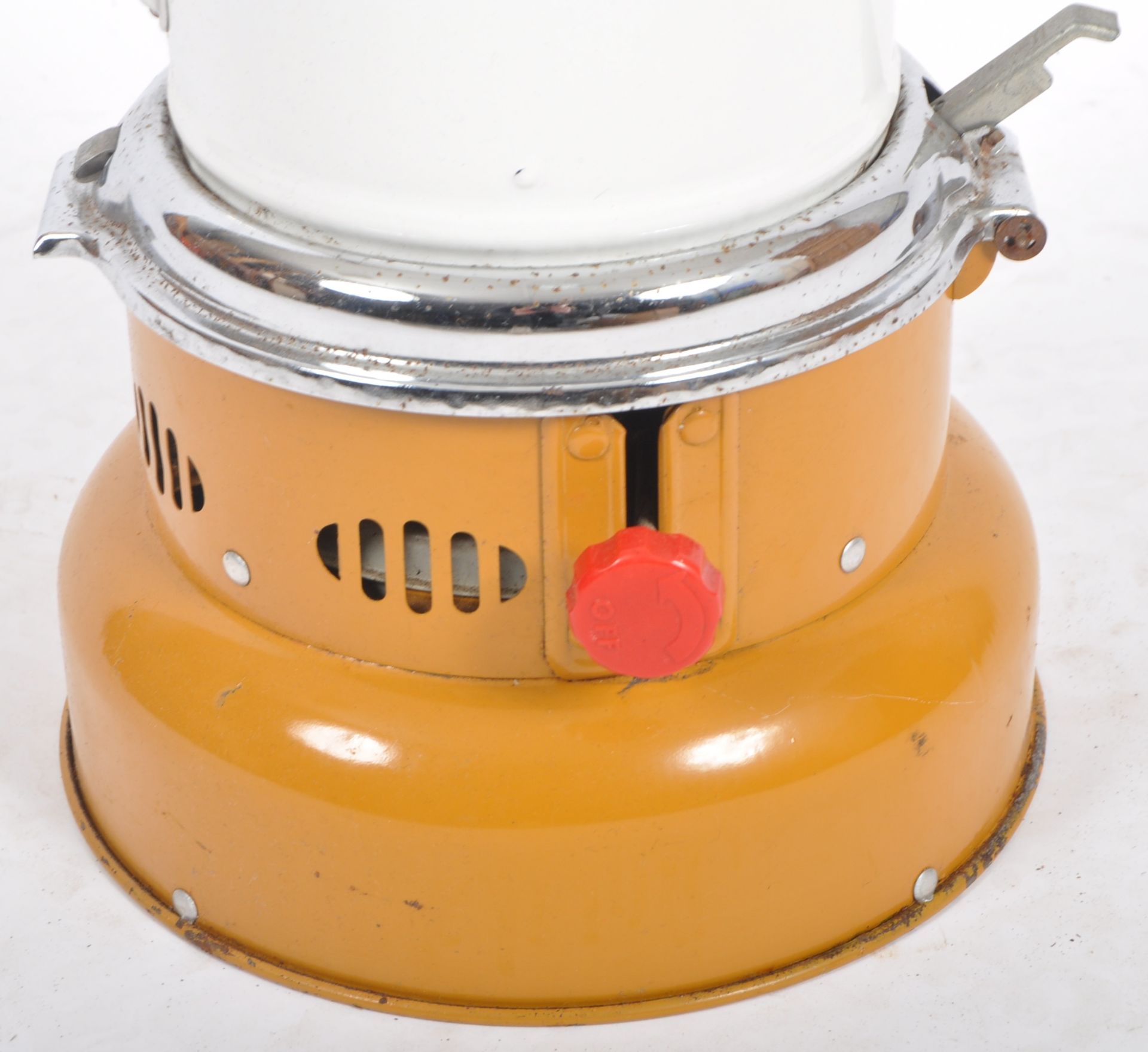 VALOR - MID CENTURY TWO TONE ENAMELED PARAFFIN HEATER - Image 4 of 7