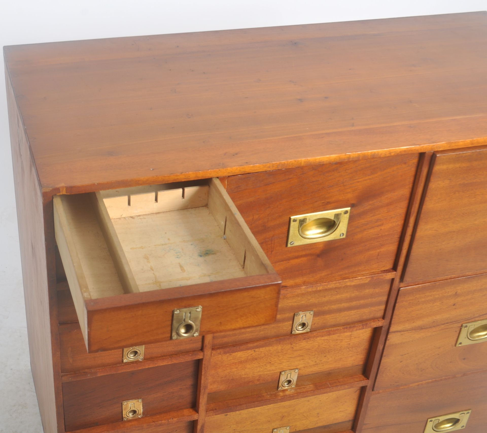 VINTAGE 20TH CENTURY TEAK CAMPAIGN MULTI CHEST OF DRAWERS - Bild 5 aus 15