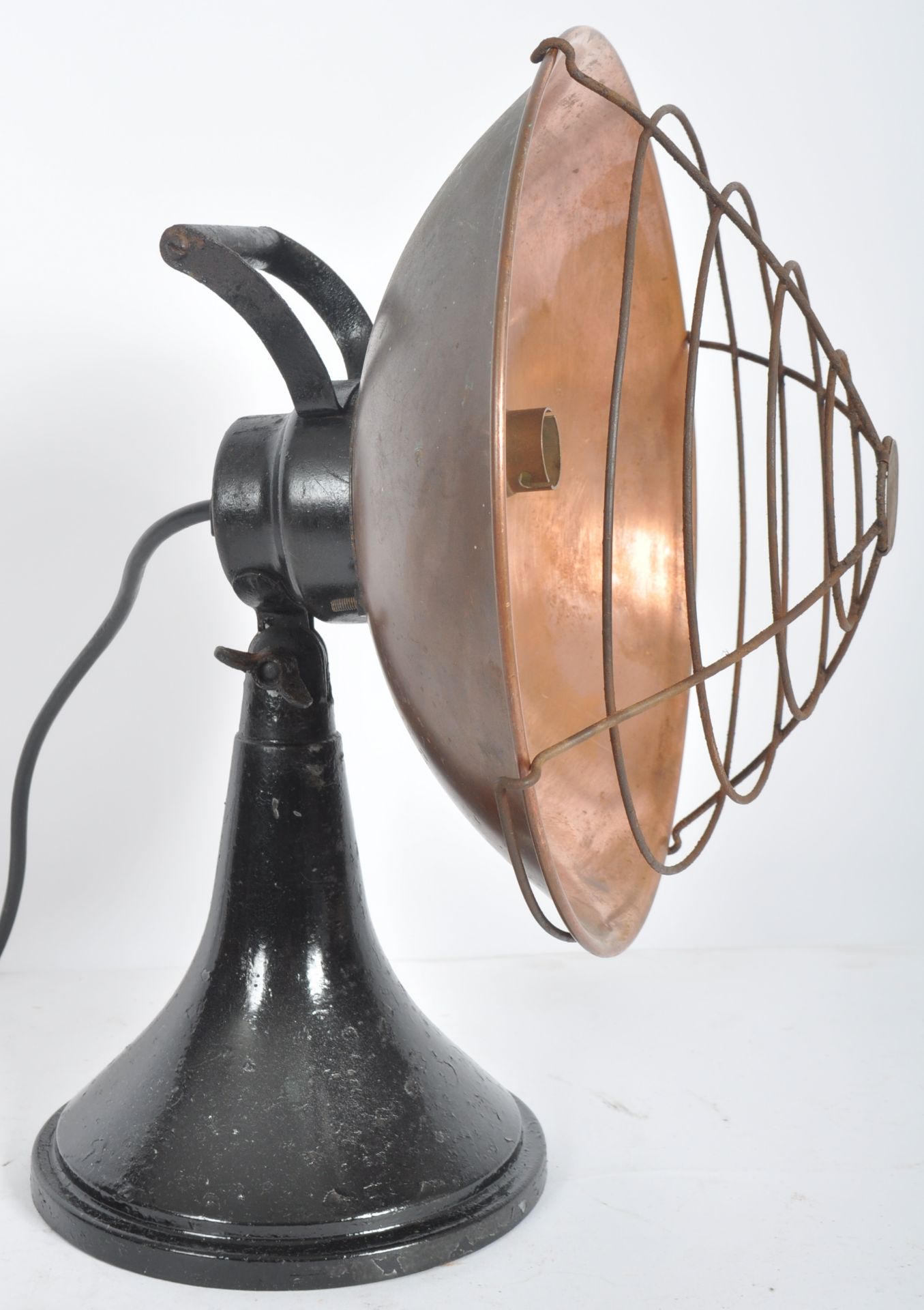 20TH CENTURY ART DECO COPPER AND CAST IRON LAMP - Bild 3 aus 7