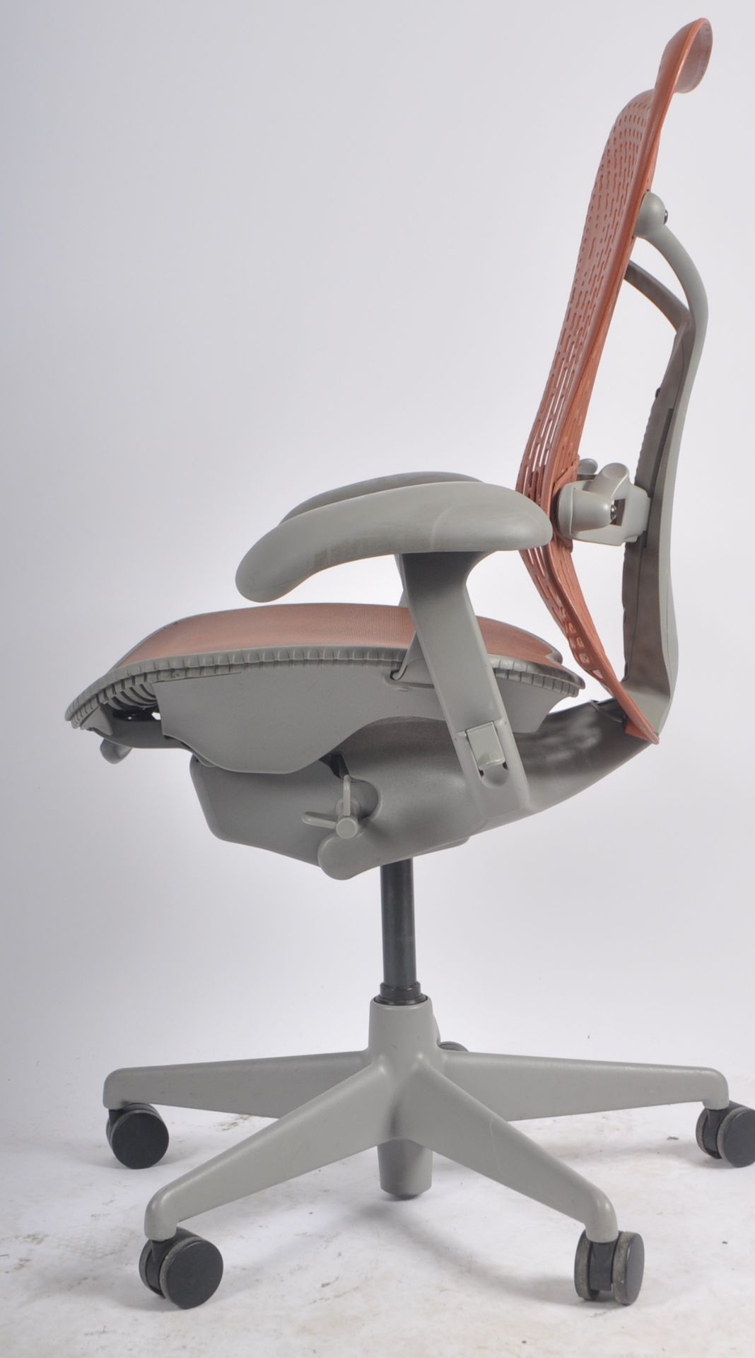 HERMAN MILLER - MIRRA 2 - SWIVEL OFFICE DESK CHAIR BY STUDIO 7.5 - Image 7 of 7