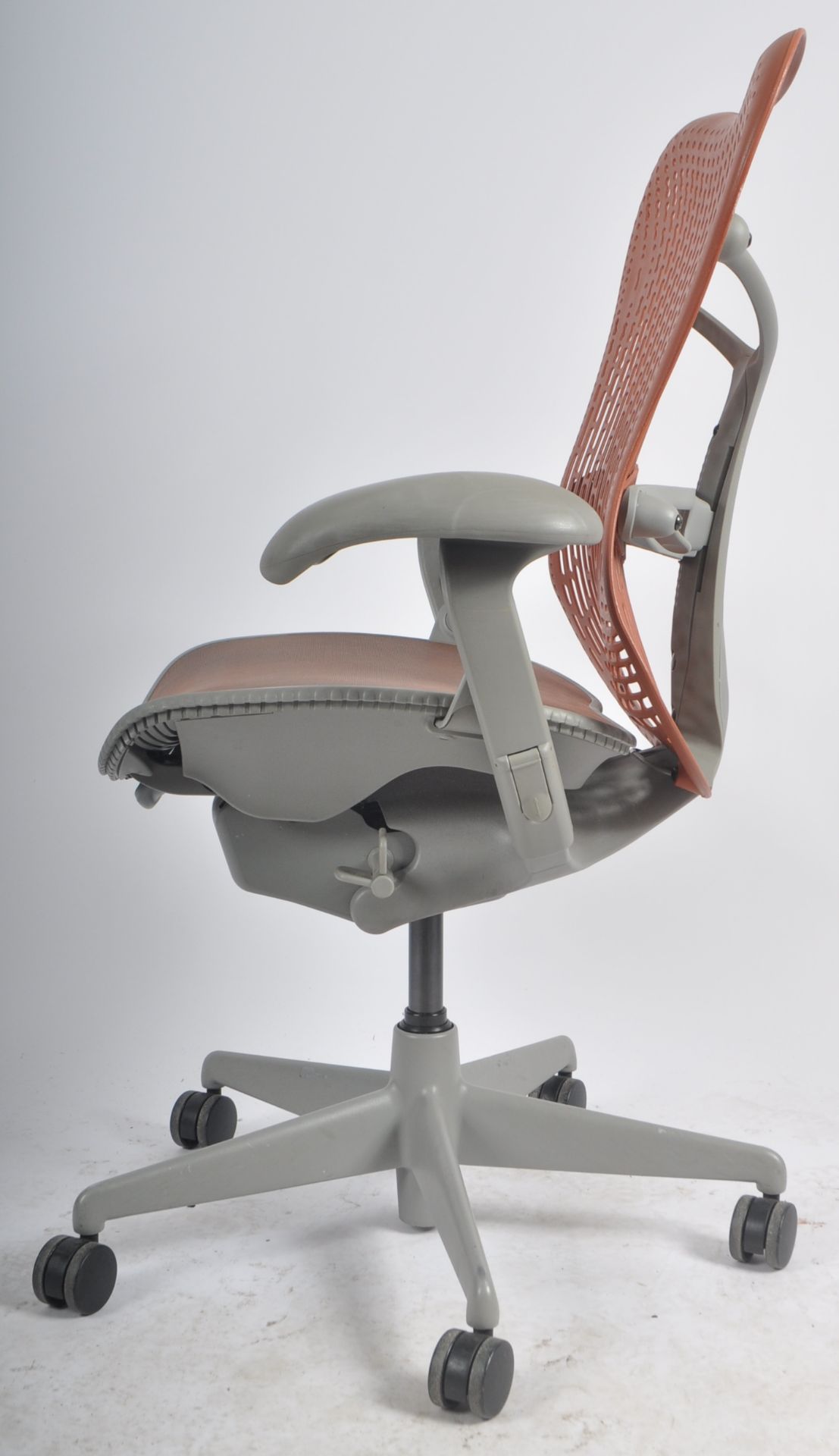 HERMAN MILLER - MIRRA 2 - SWIVEL OFFICE DESK CHAIR BY STUDIO 7.5 - Image 7 of 7