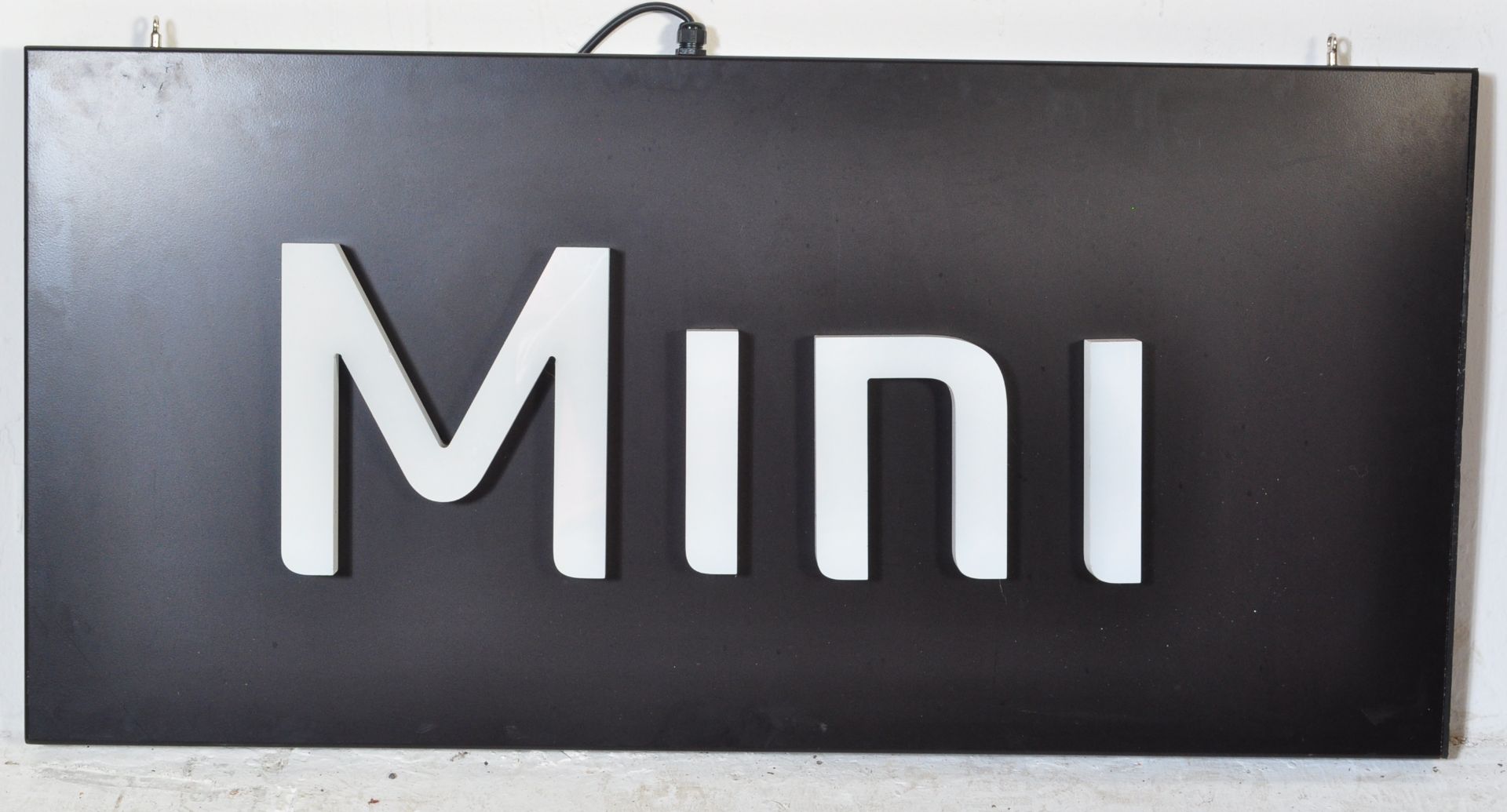 MINI - CONTEMPORARY POINT OF SALE SHOWROOM LIGHT SIGN - Bild 2 aus 5