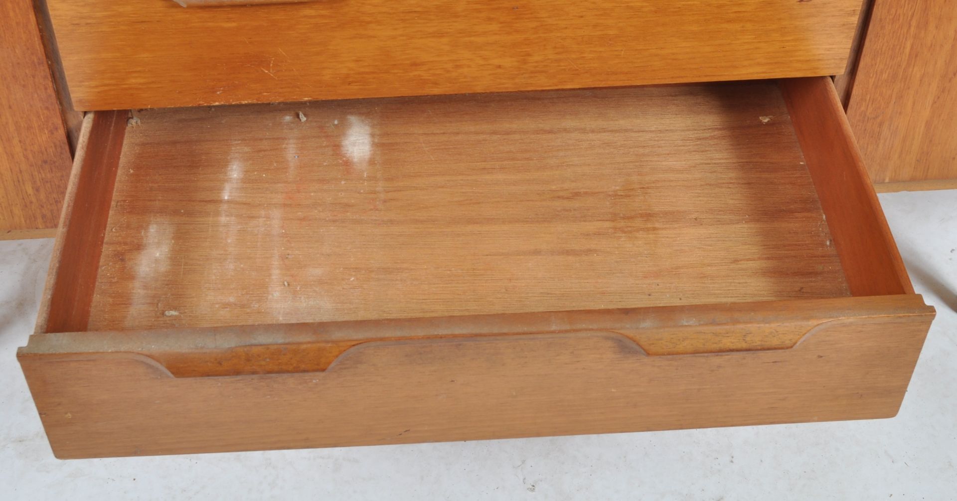 AUSTINSUITE - MID CENTURY TEAK SIDEBOARD CREDENZA - Bild 9 aus 10