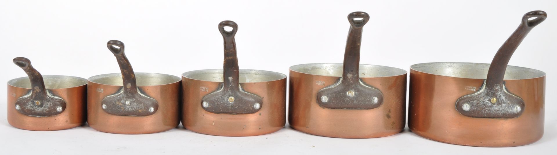 MATCHING SET OF FIVE FRENCH COPPER SAUCEPANS - Bild 9 aus 10