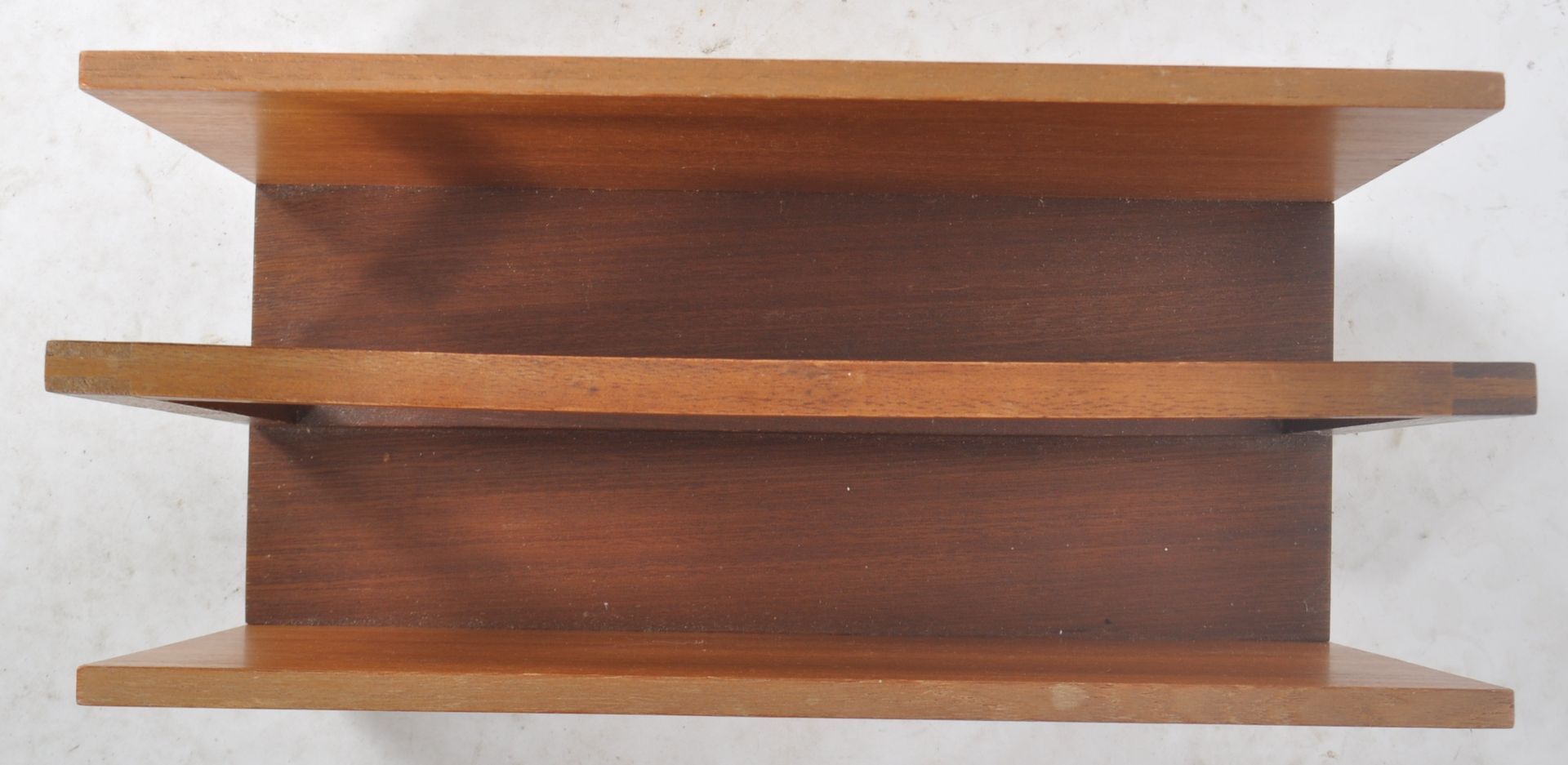 RETRO MID CENTURY TEAK MAGAZINE RACK - Image 3 of 4