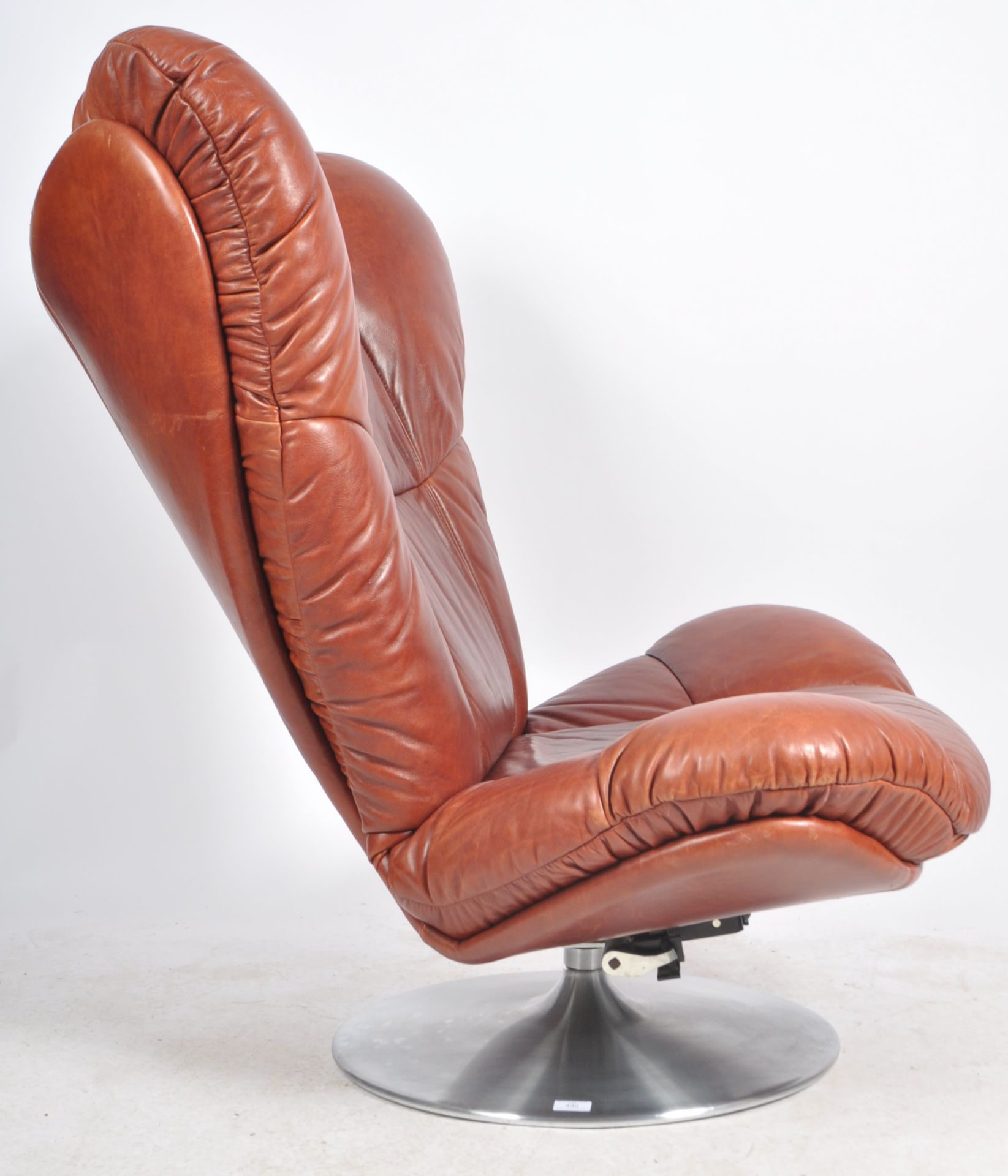 CONTEMPORARY DESIGNER SWIVEL EASY LOUNGE CHAIR - Image 5 of 8