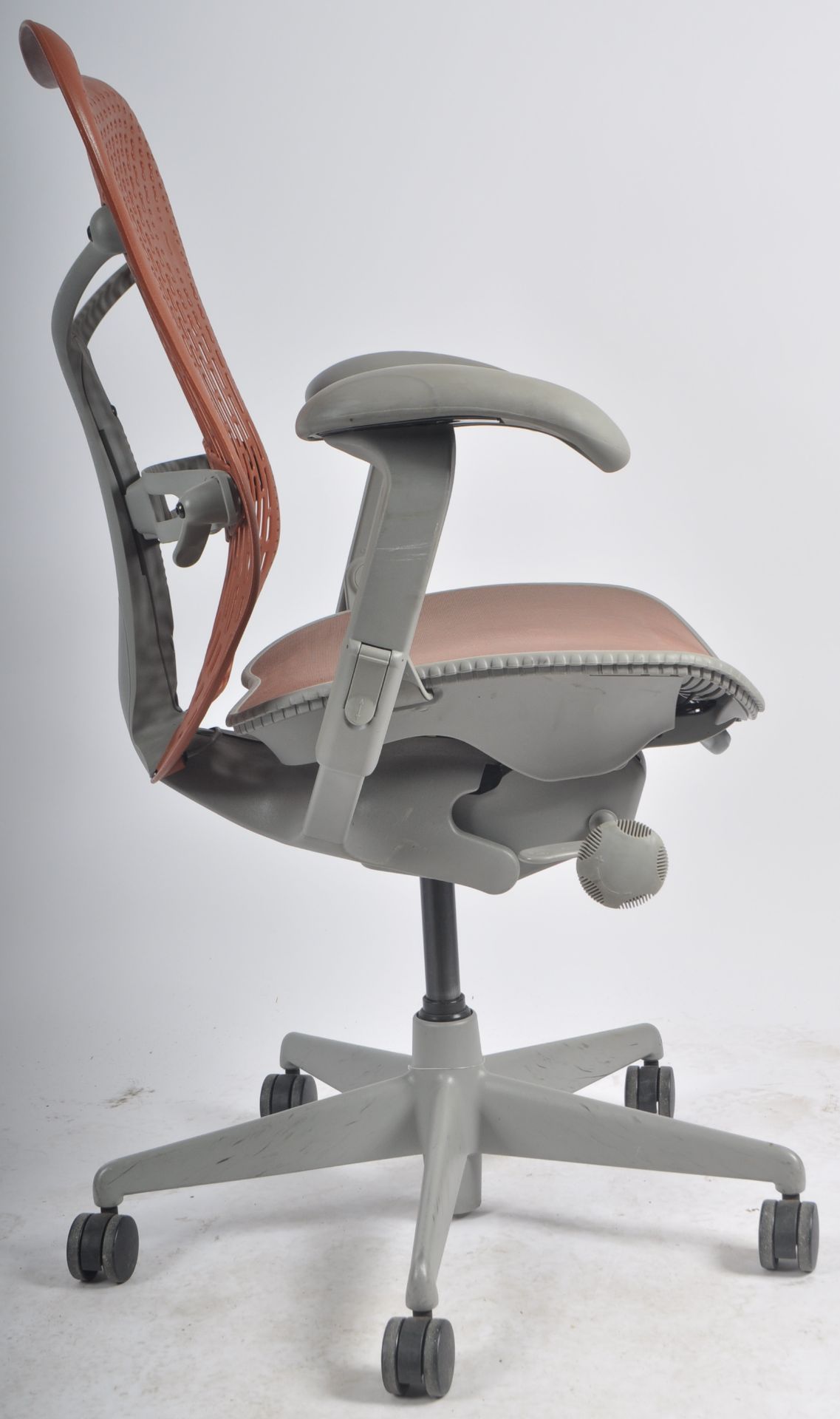 HERMAN MILLER - MIRRA 2 - SWIVEL OFFICE DESK CHAIR BY STUDIO 7.5 - Image 7 of 7