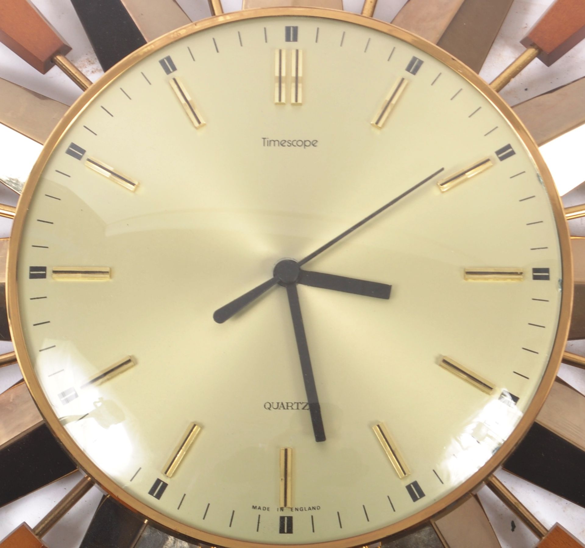 TIMESCOPE - RETRO SUNBURST WALL CLOCK - Image 3 of 4