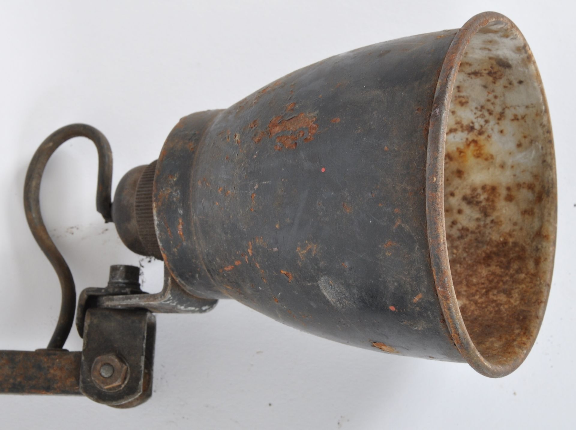 MEMLITE - 1950s INDUSTRIAL FACTORY MOUNTABLE DESK LAMP - Image 4 of 5