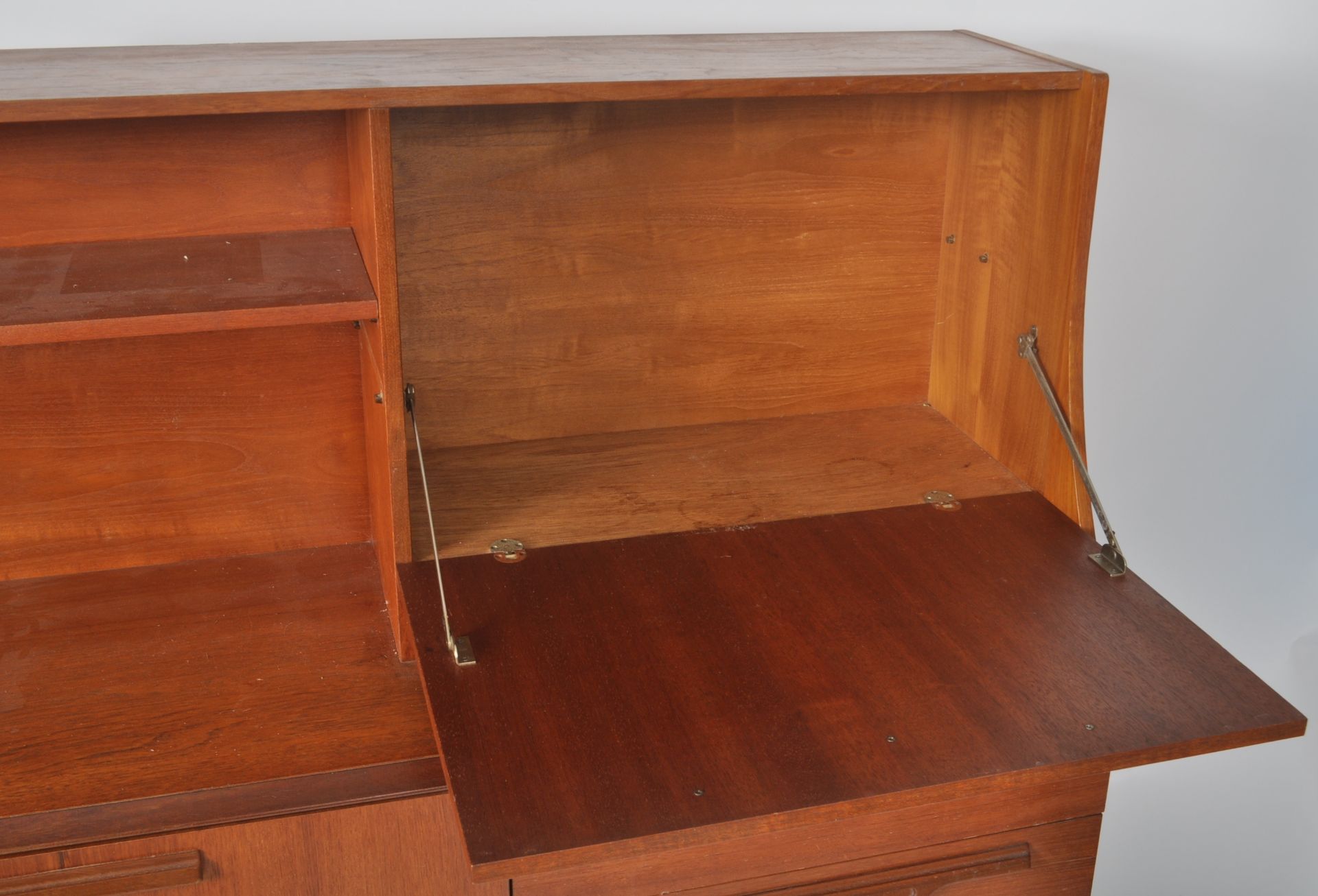 BEAUTILITY - 1970s TEAK HIGHBOARD / SIDEBOARD - Bild 4 aus 8