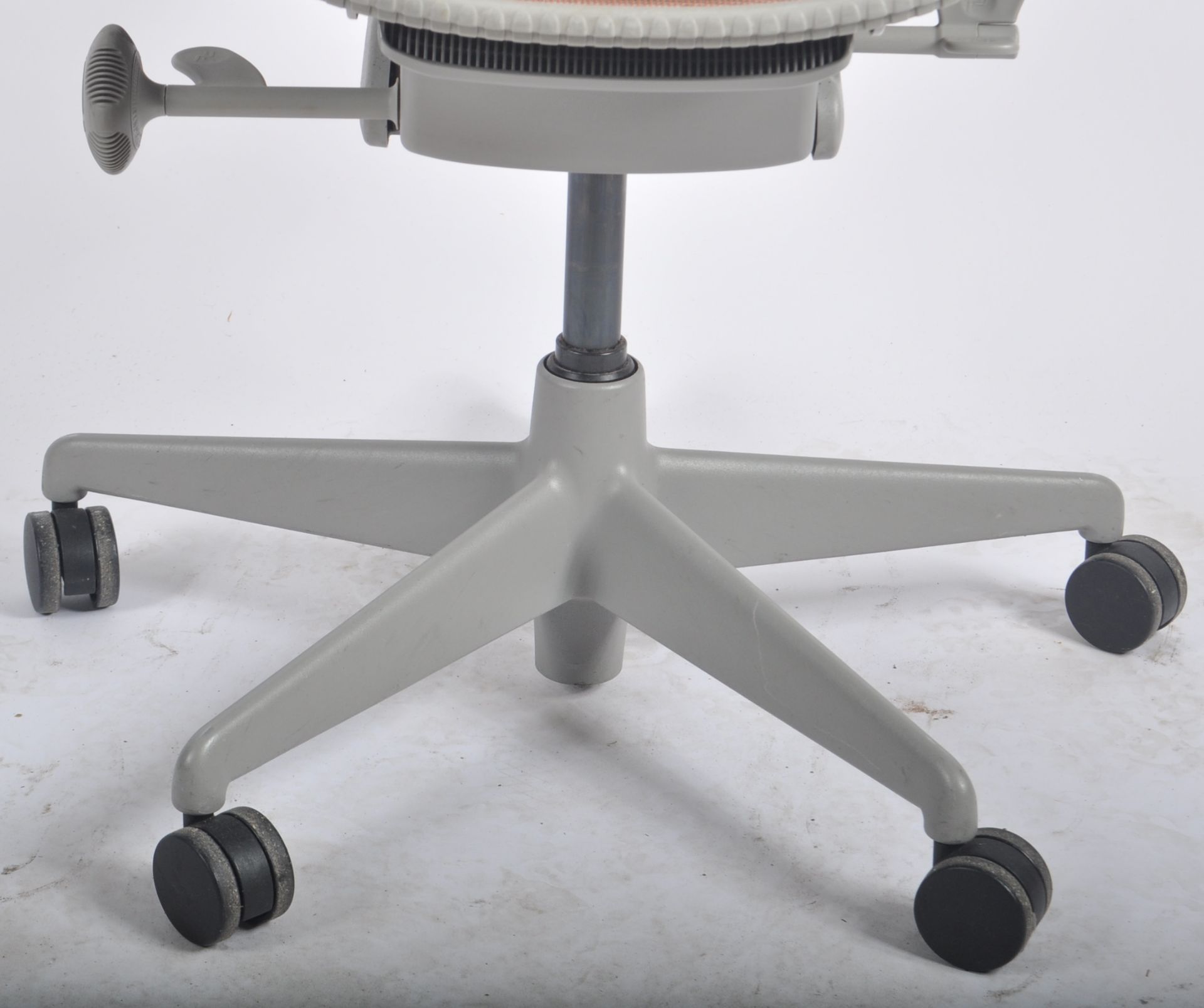 HERMAN MILLER - MIRRA 2 - SWIVEL OFFICE DESK CHAIR BY STUDIO 7.5 - Image 2 of 7