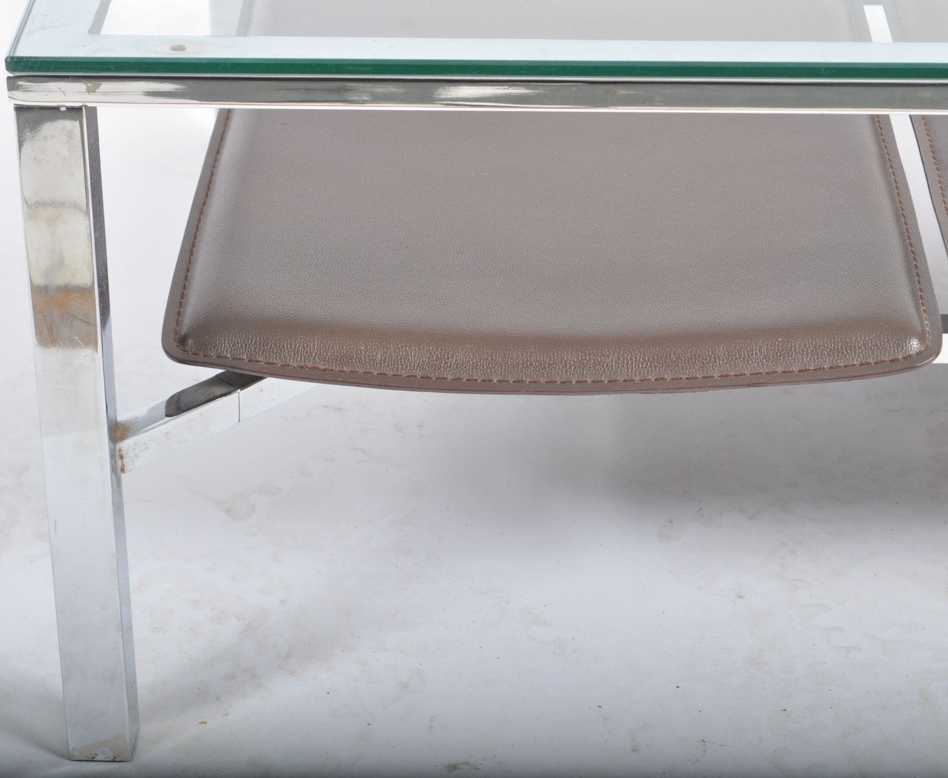 RETRO CHROME, LEATHER AND GLASS TOPPED COFFEE TABLE - Bild 4 aus 5